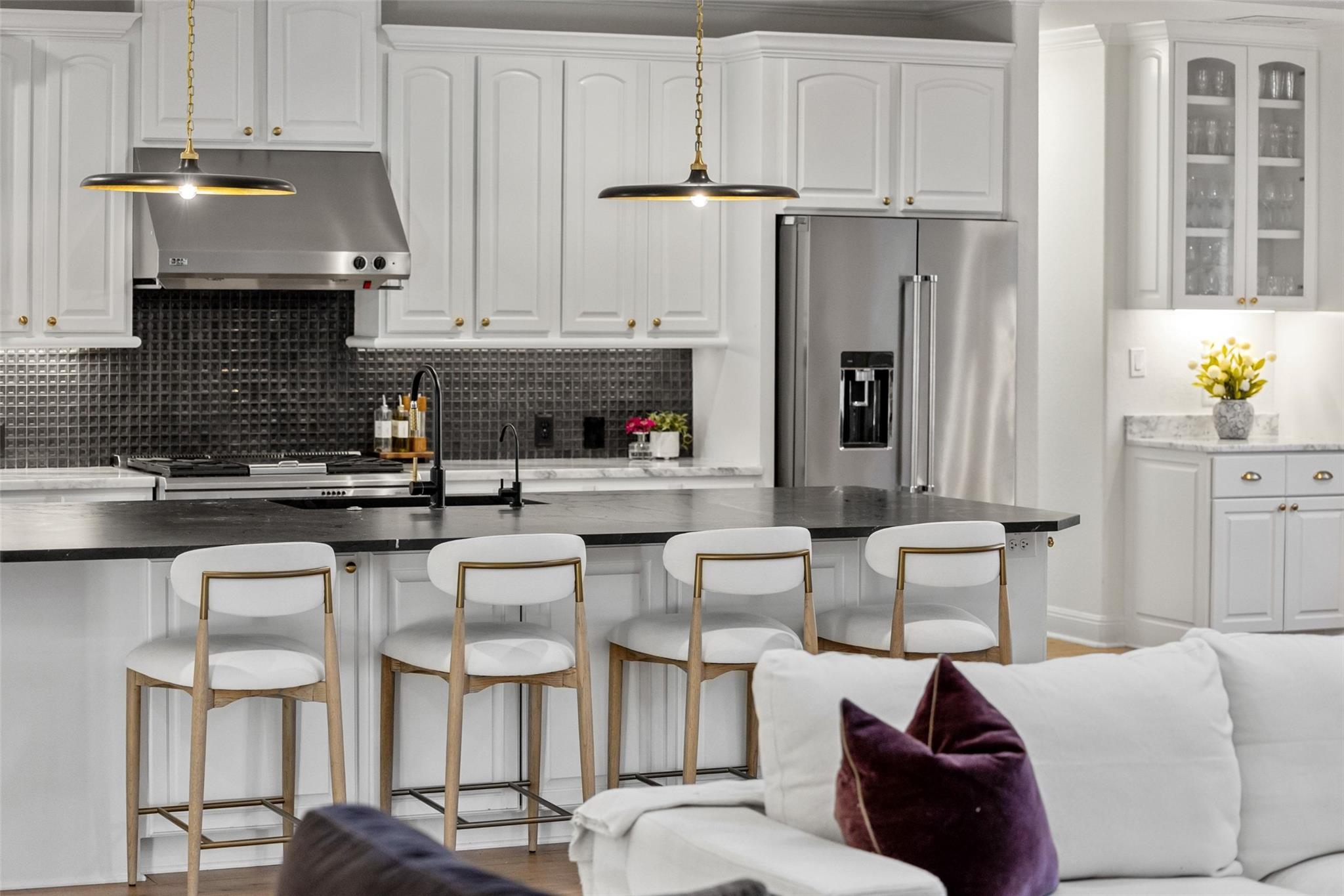 11700 EAGLES GLEN Dr, Austin, TX 78732