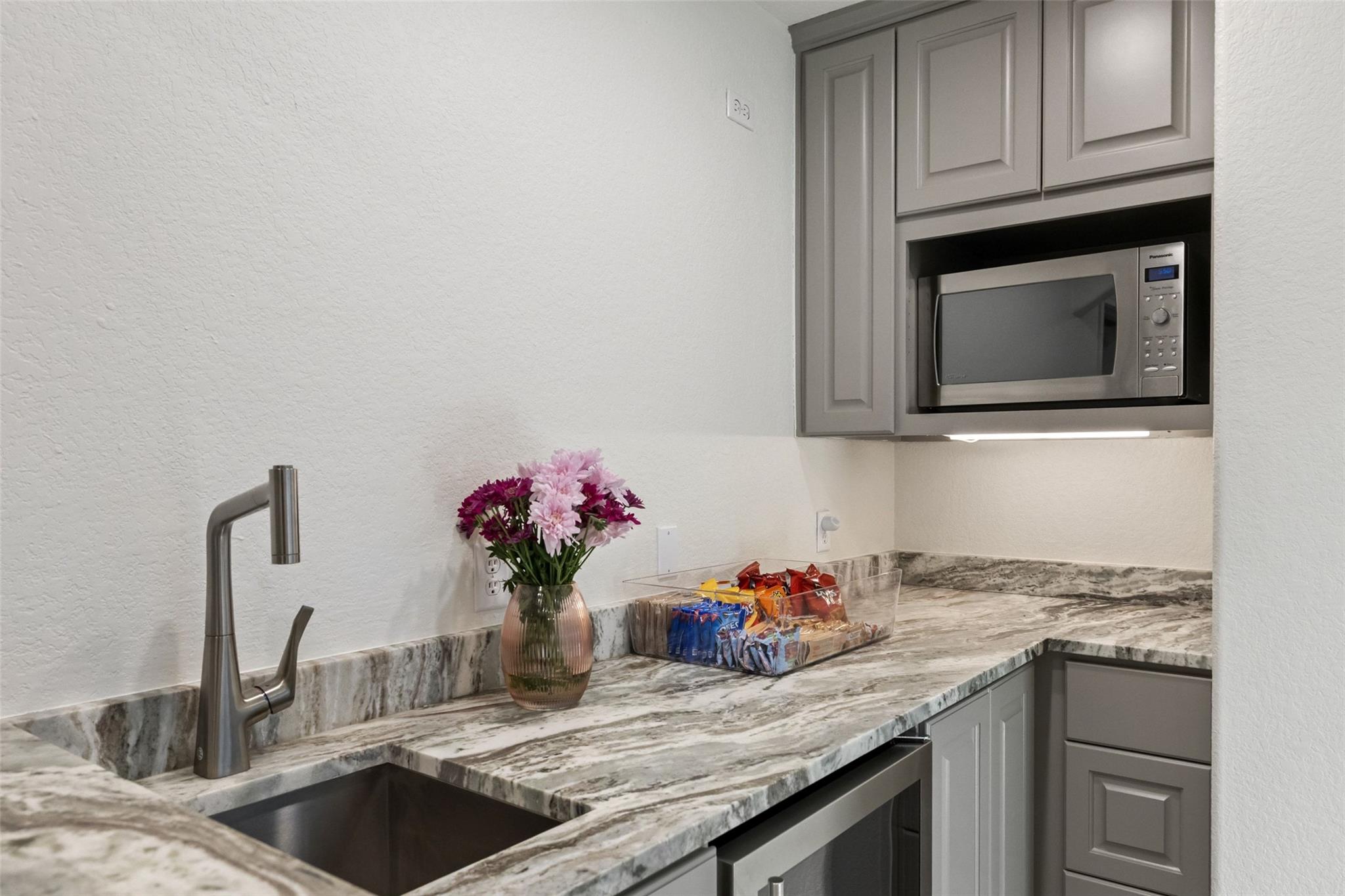 11700 EAGLES GLEN Dr, Austin, TX 78732