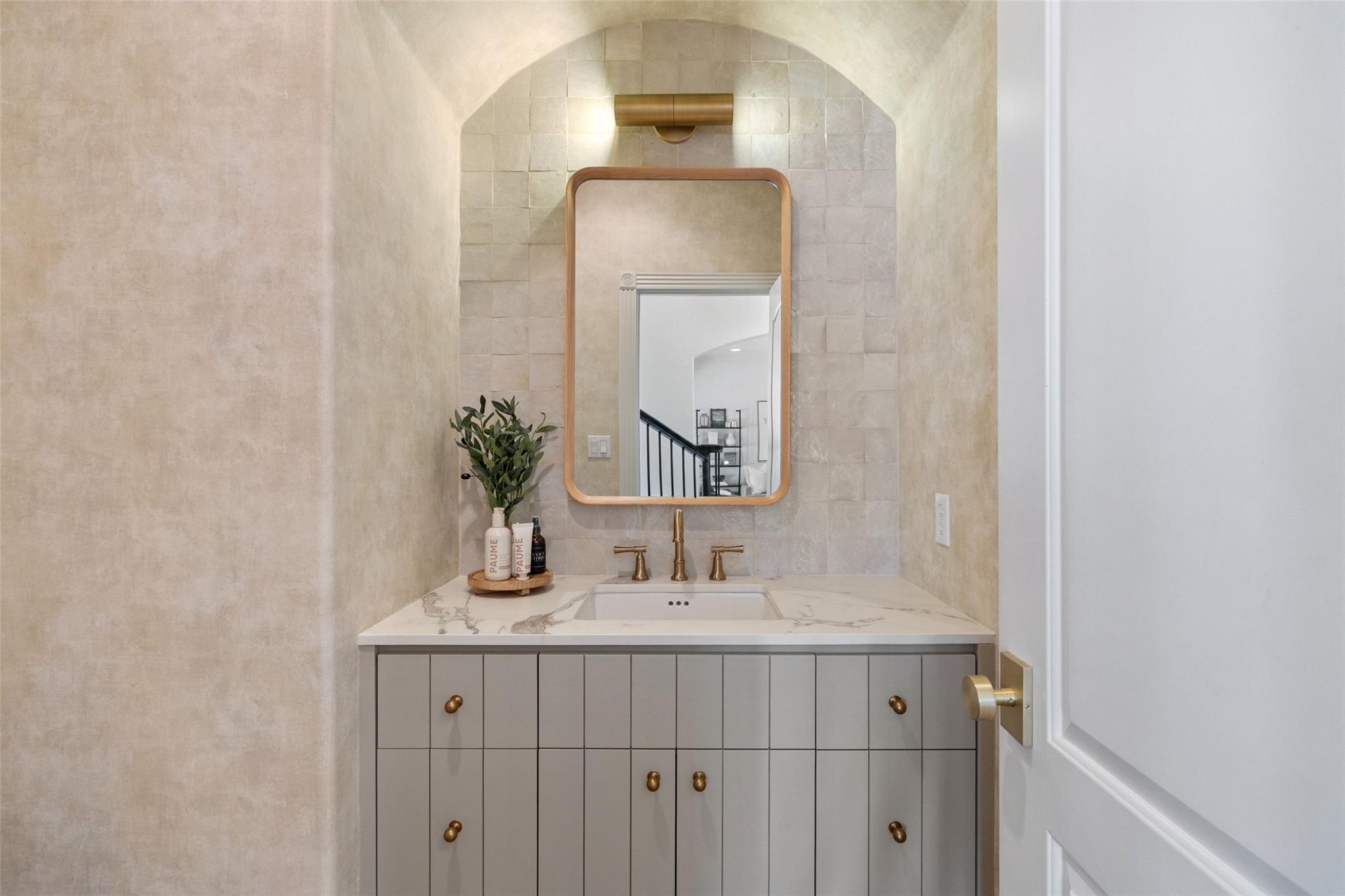 11700 EAGLES GLEN Dr, Austin, TX 78732