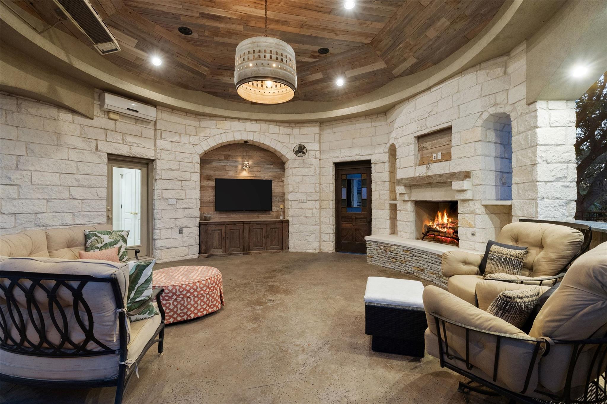 11700 EAGLES GLEN Dr, Austin, TX 78732