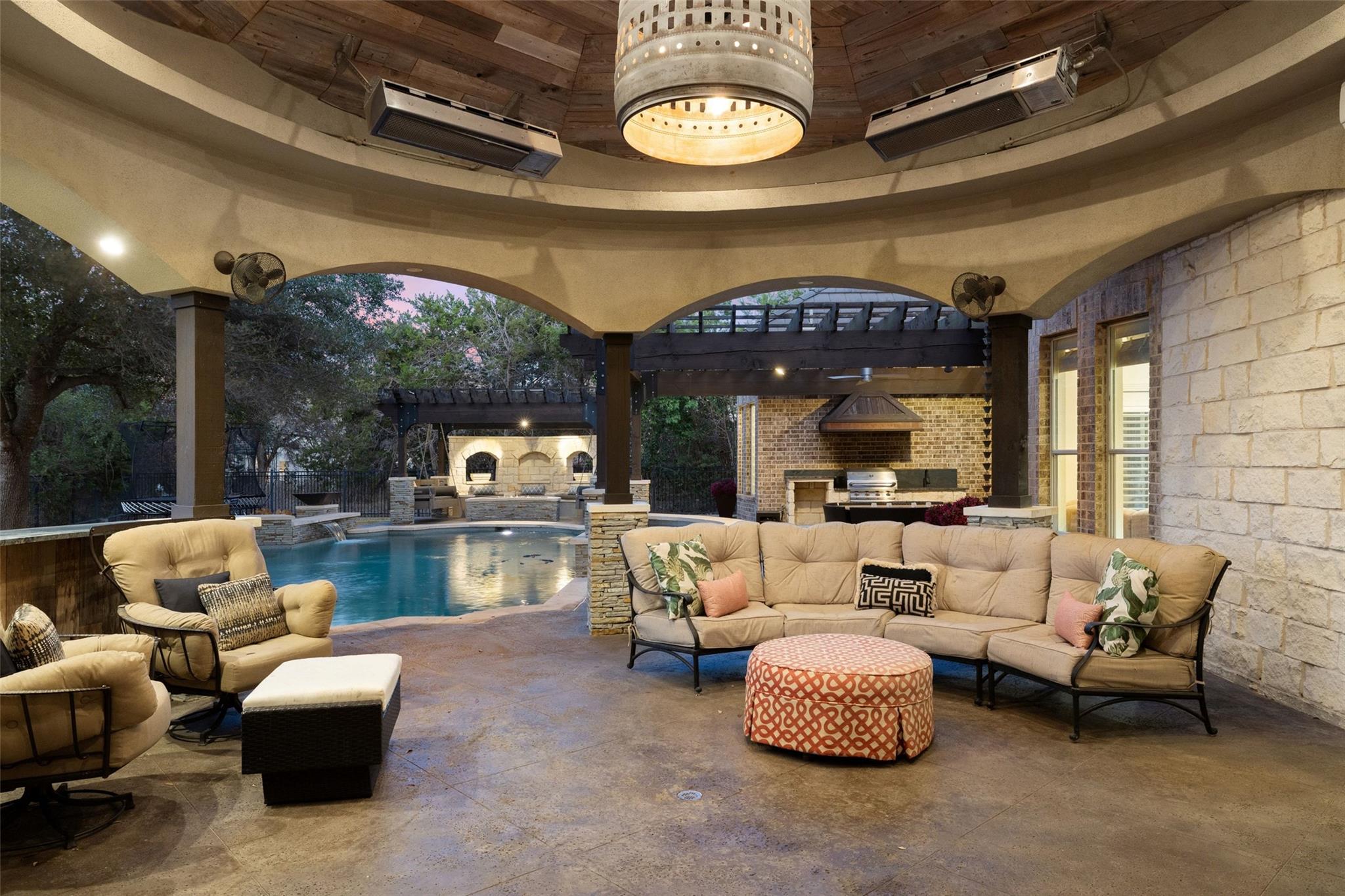 11700 EAGLES GLEN Dr, Austin, TX 78732