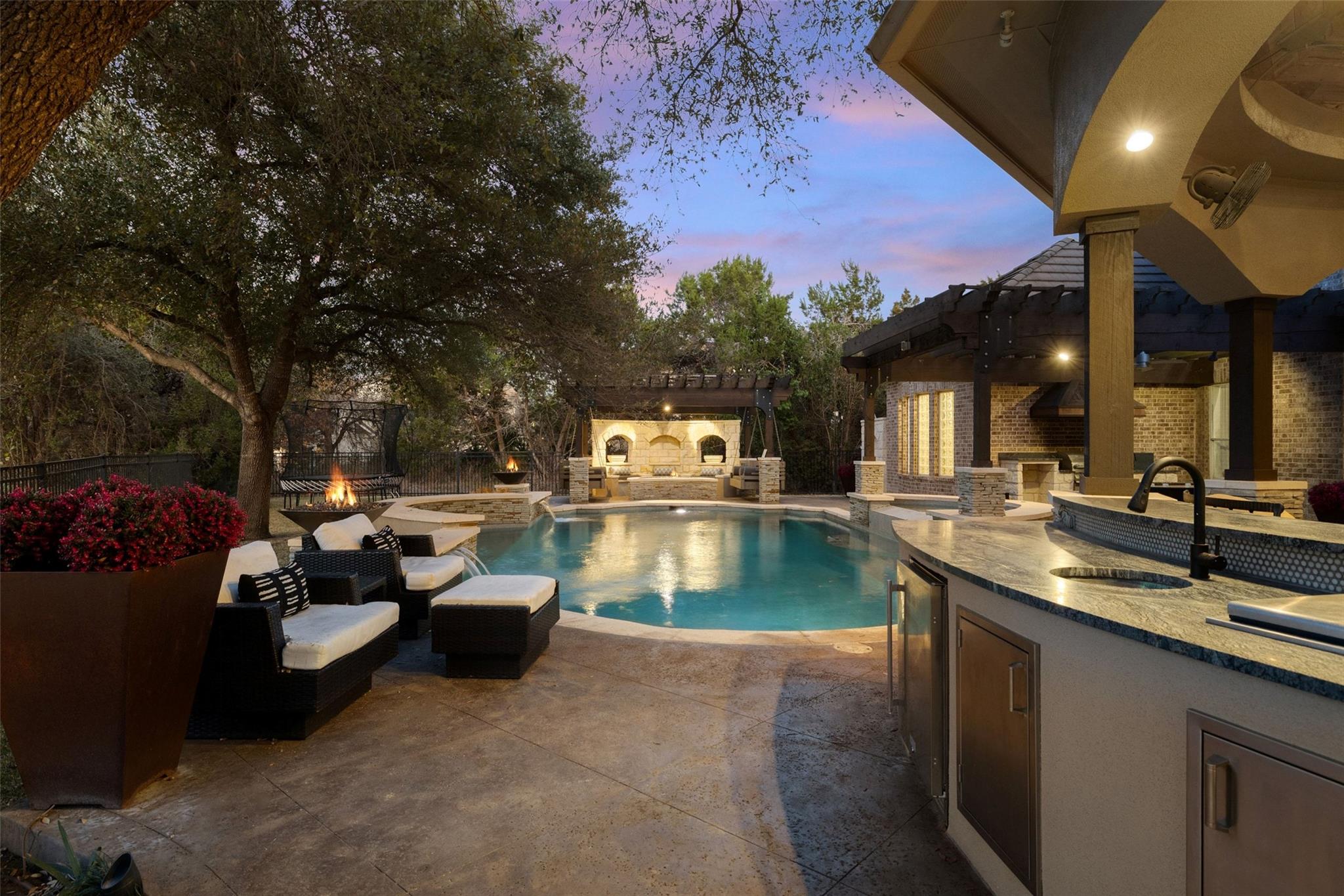 11700 EAGLES GLEN Dr, Austin, TX 78732