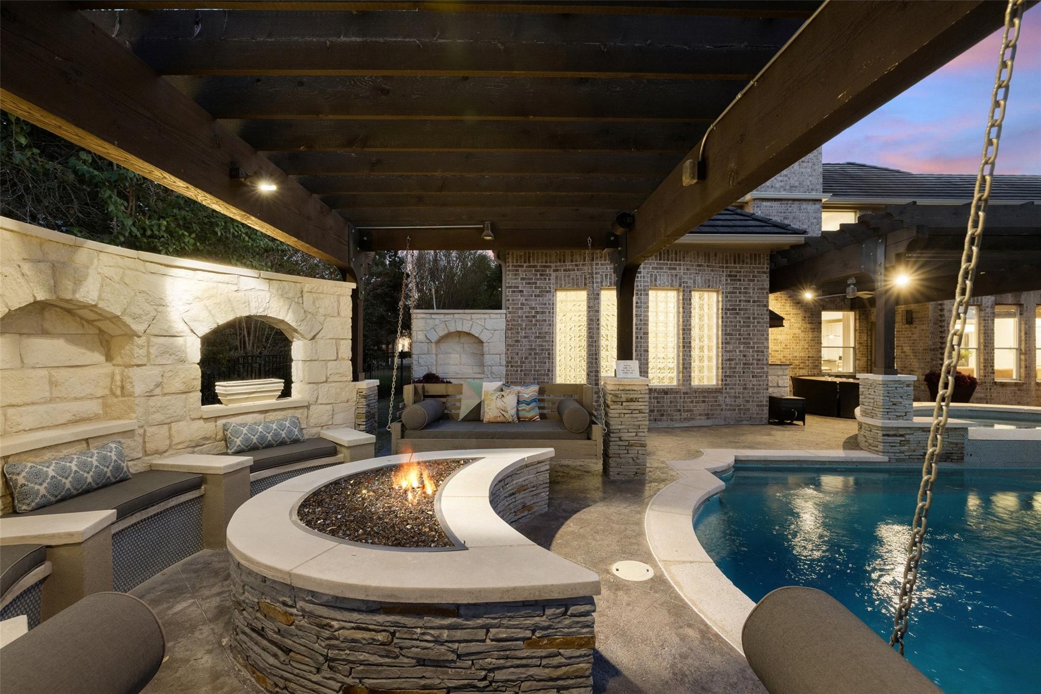 11700 EAGLES GLEN Dr, Austin, TX 78732