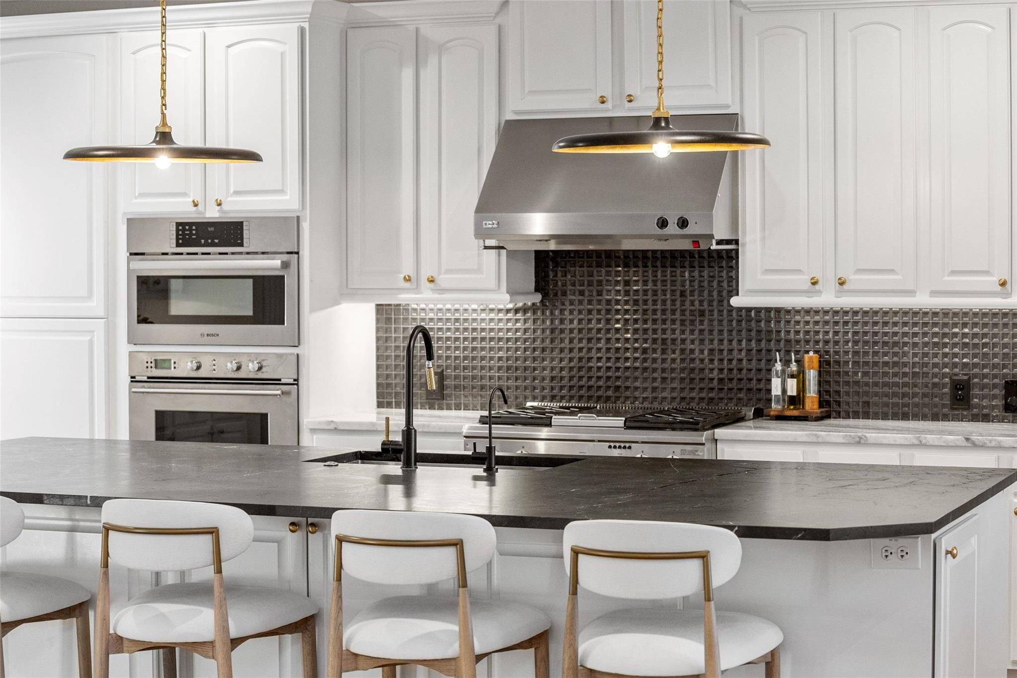 11700 EAGLES GLEN Dr, Austin, TX 78732