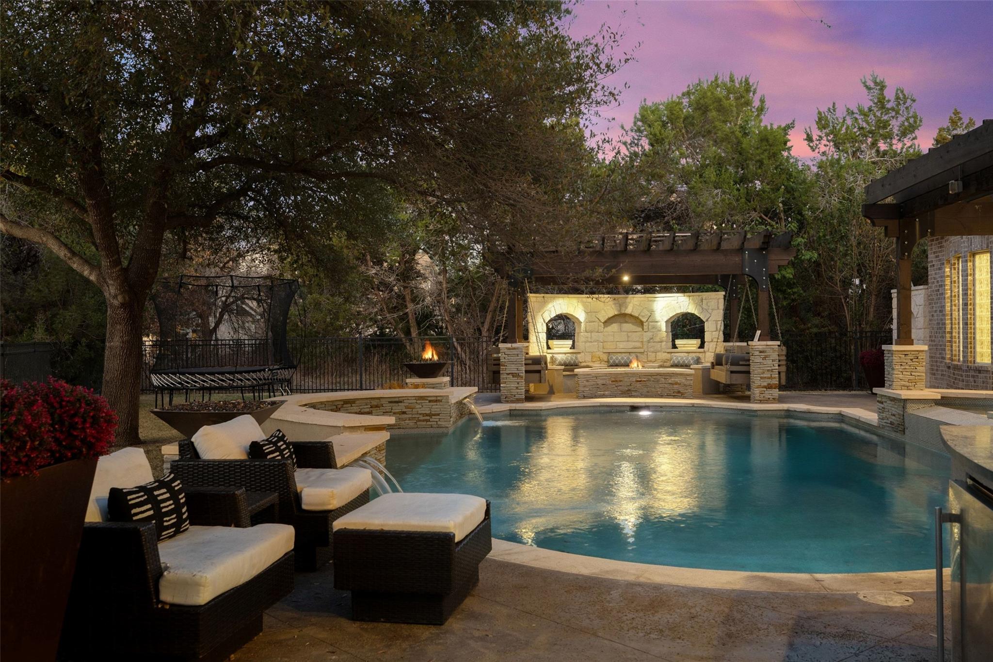 11700 EAGLES GLEN Dr, Austin, TX 78732