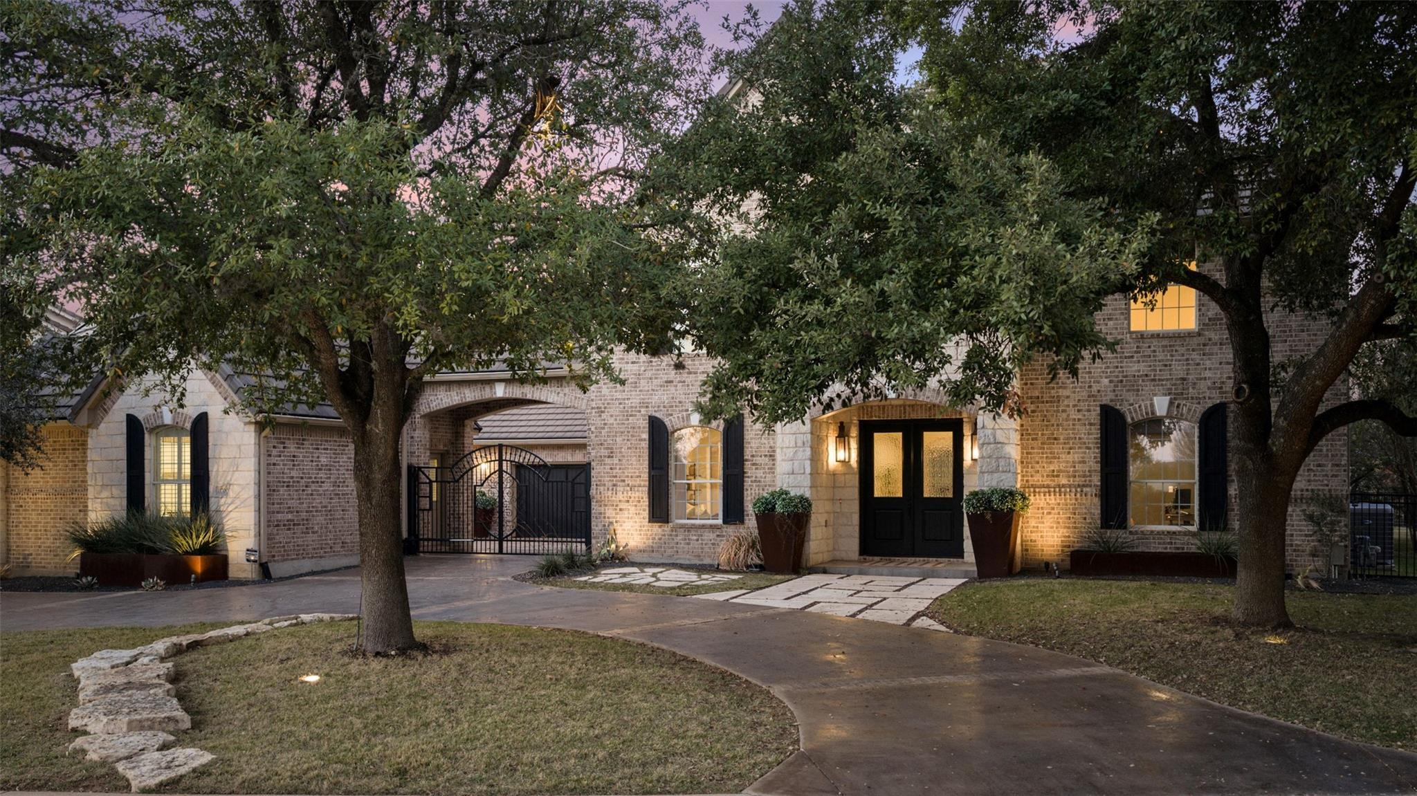 11700 EAGLES GLEN Dr, Austin, TX 78732