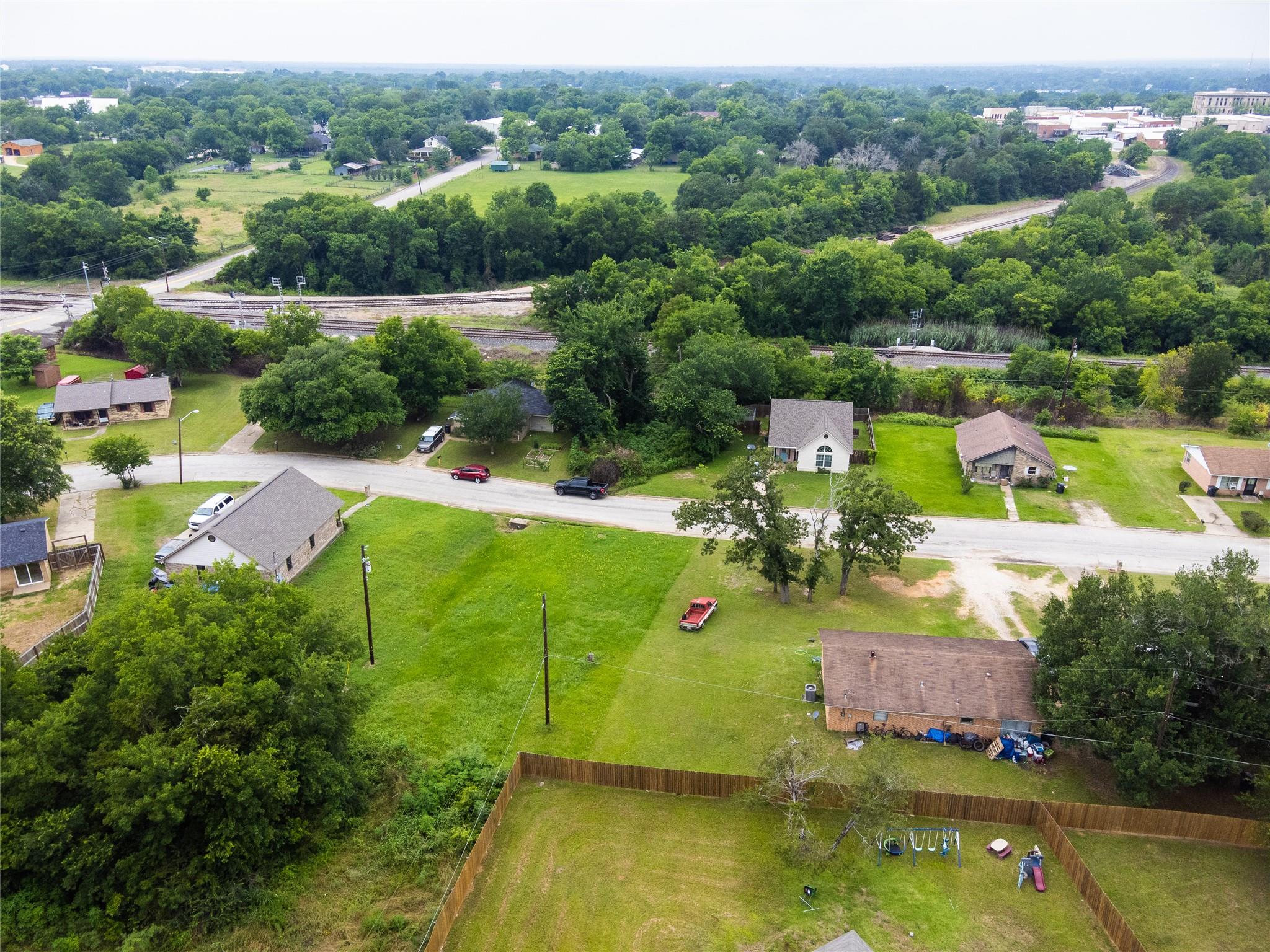 401 W Kleb St, Caldwell, TX 77836