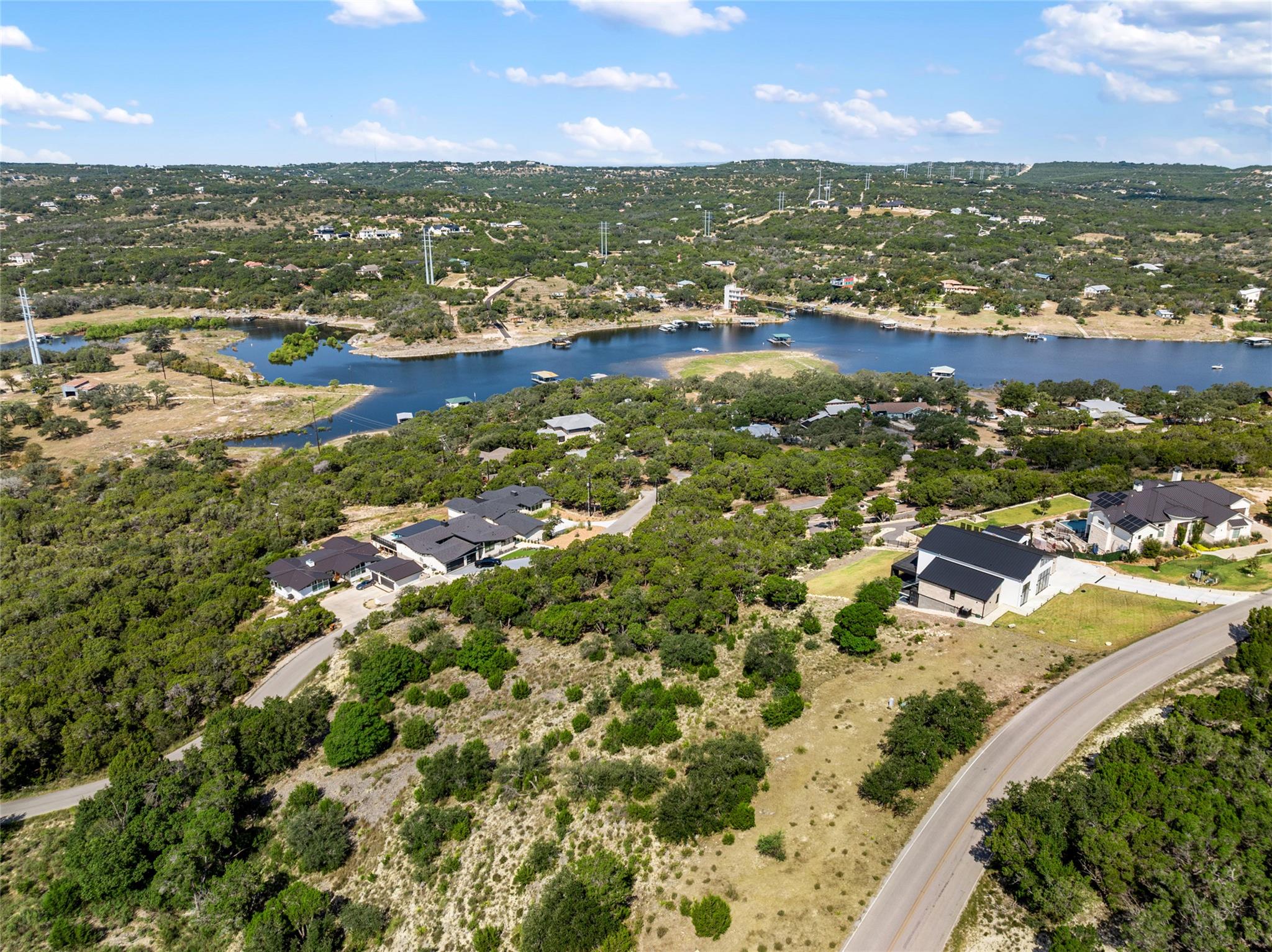 2804 Lakehurst Rd, Spicewood, TX 78669