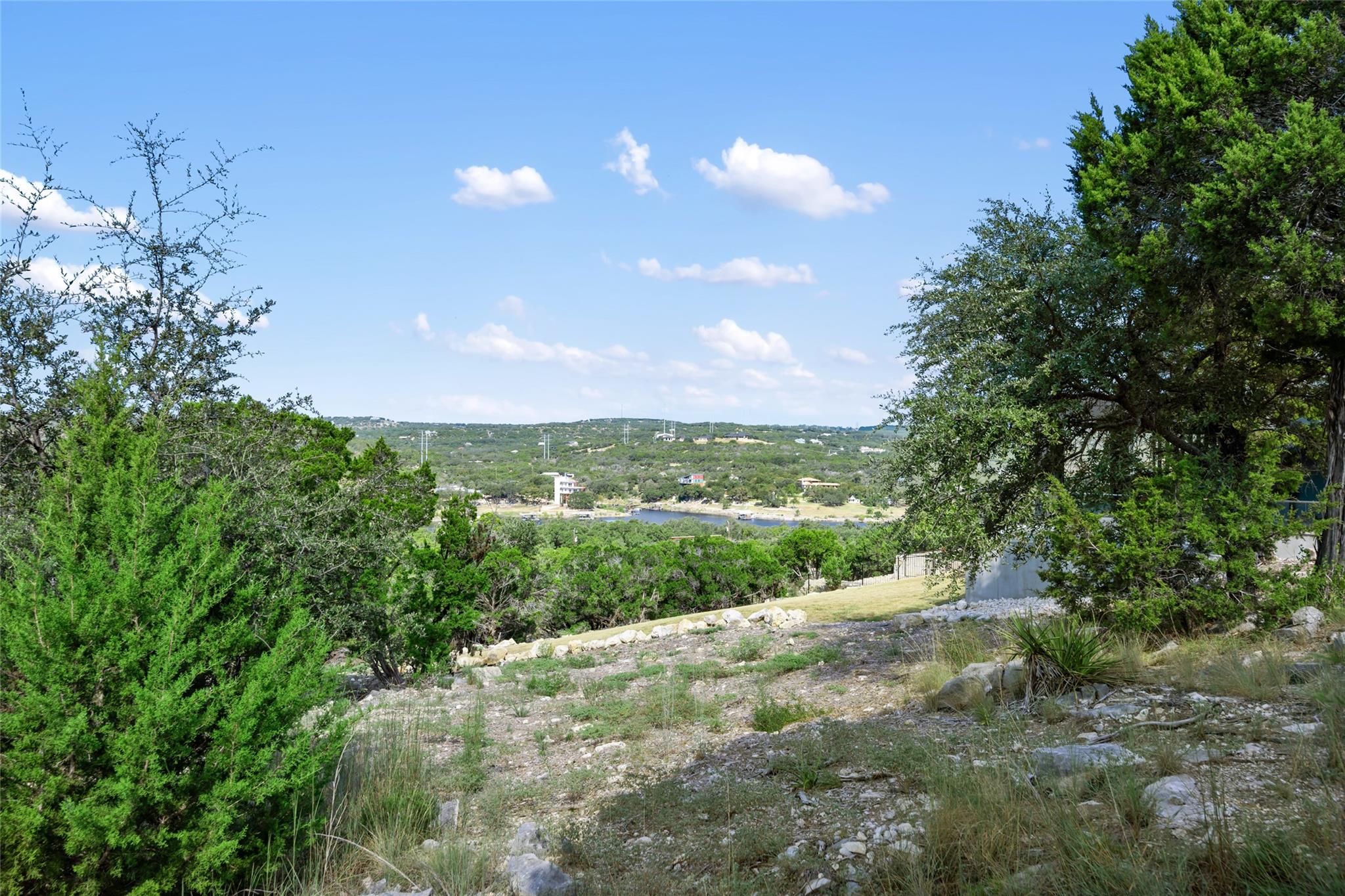 2804 Lakehurst Rd, Spicewood, TX 78669