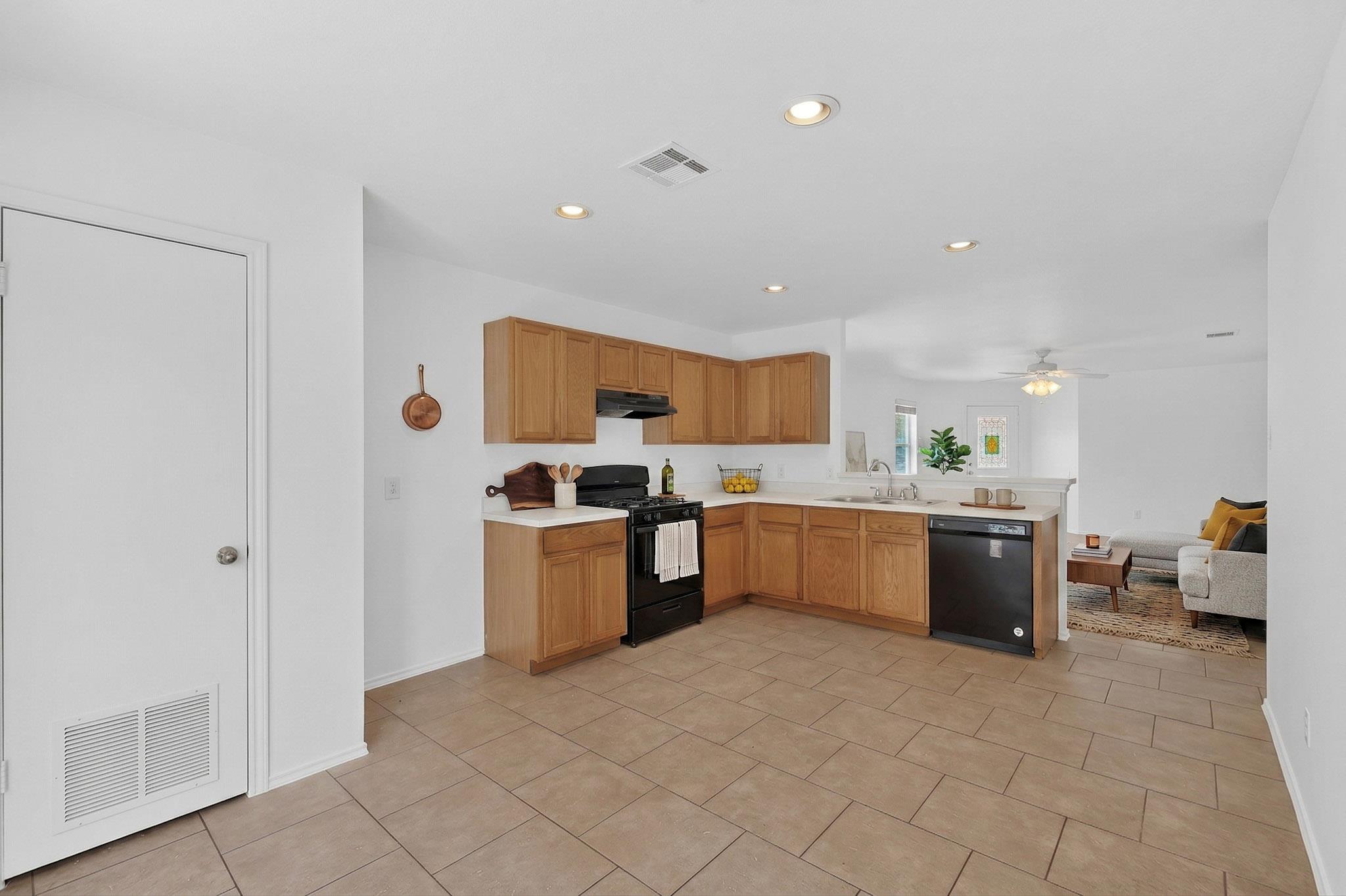 13124 Maidenhair Trl, Elgin, TX 78621