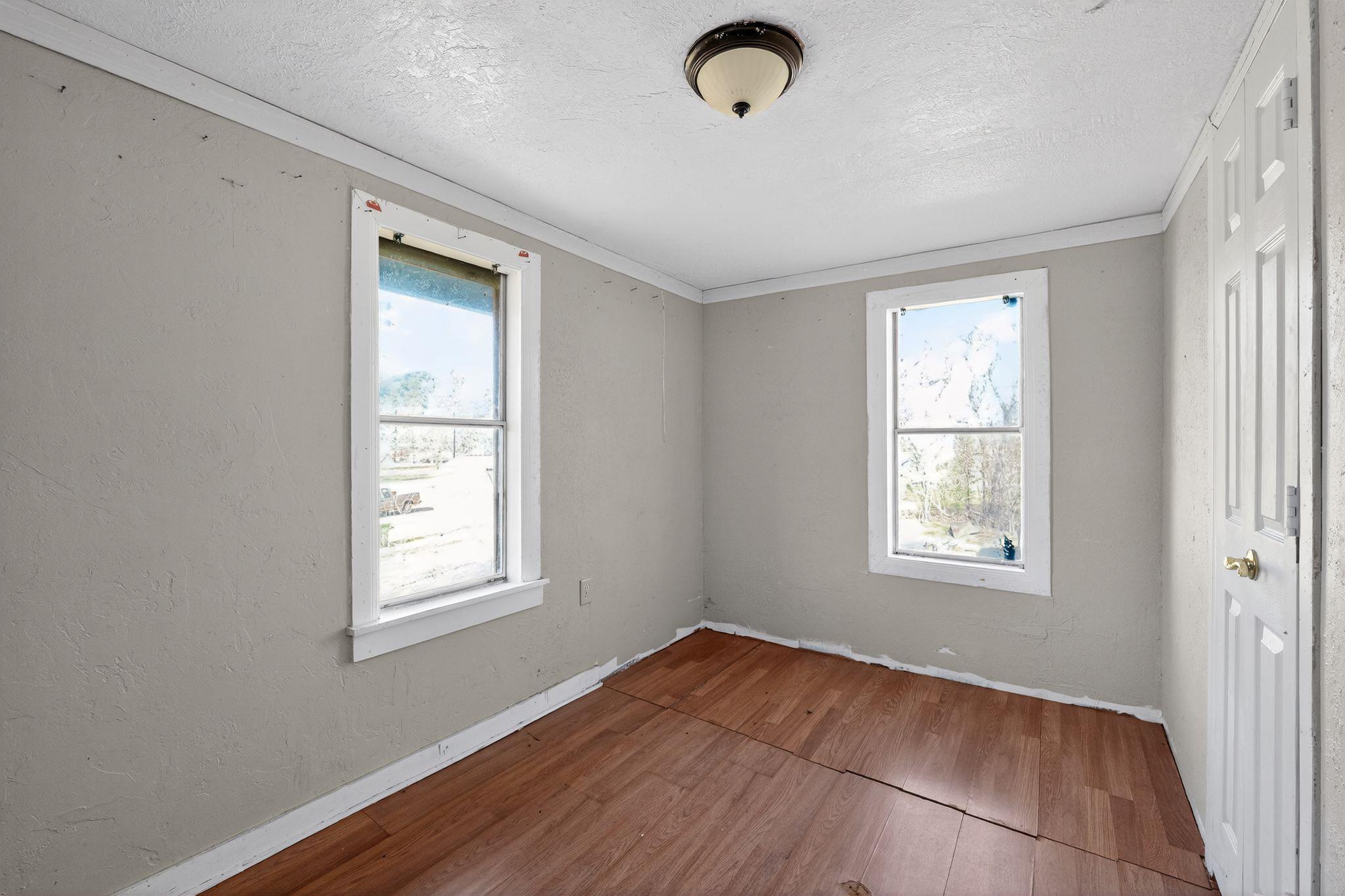 706 W 5th St, Hearne, TX 77859