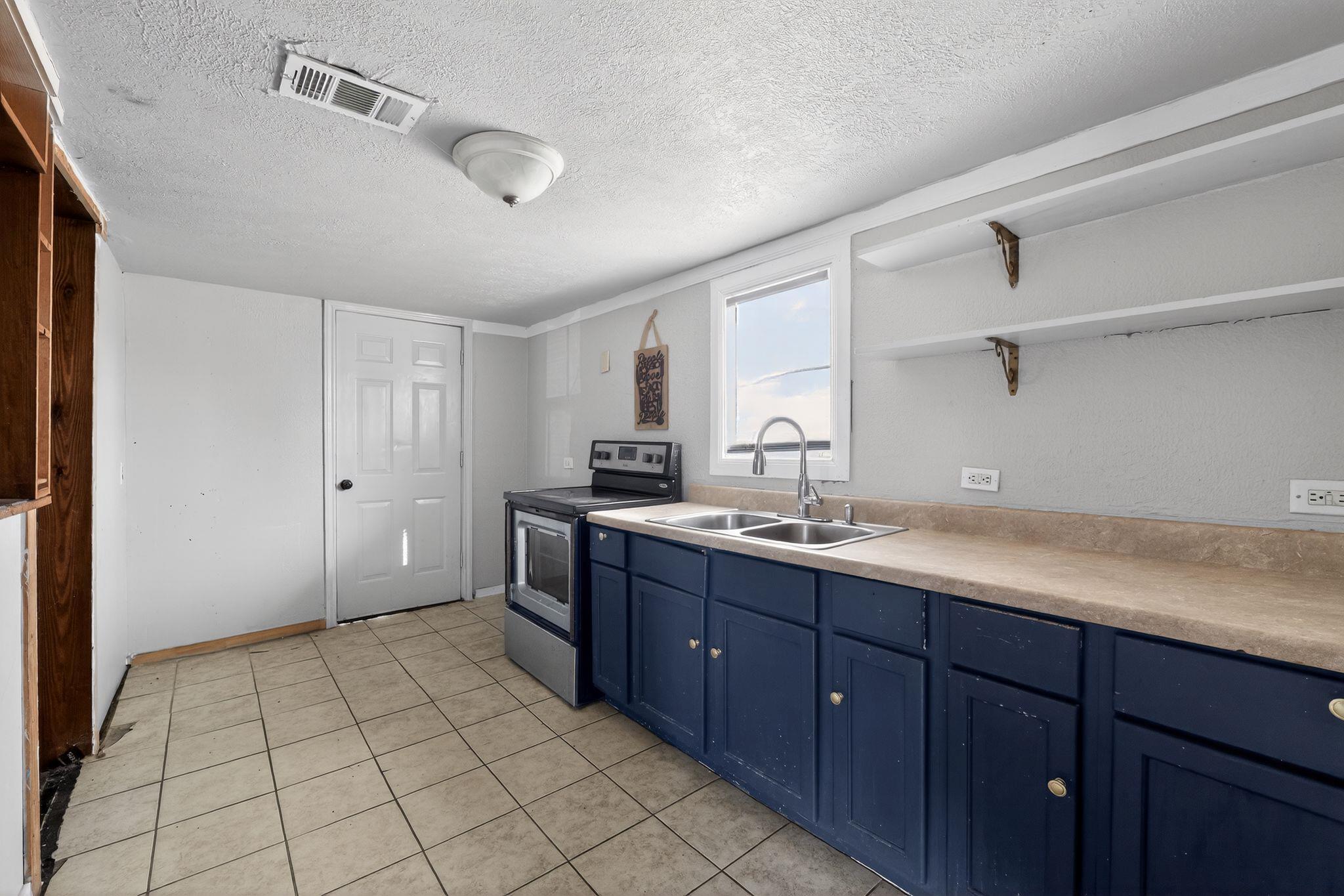 706 W 5th St, Hearne, TX 77859