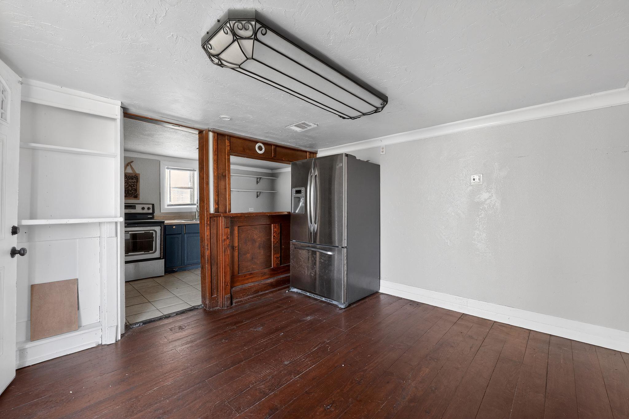 706 W 5th St, Hearne, TX 77859