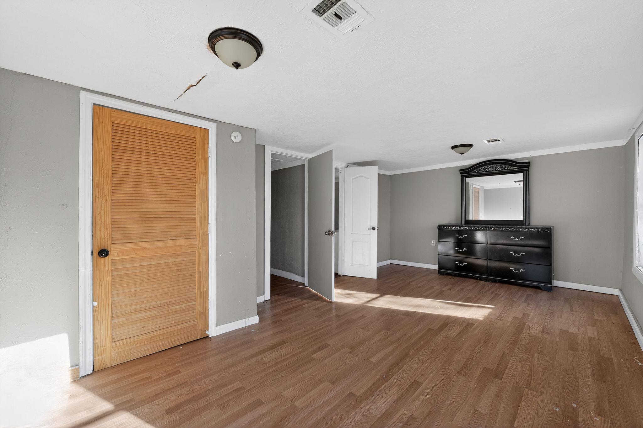 706 W 5th St, Hearne, TX 77859