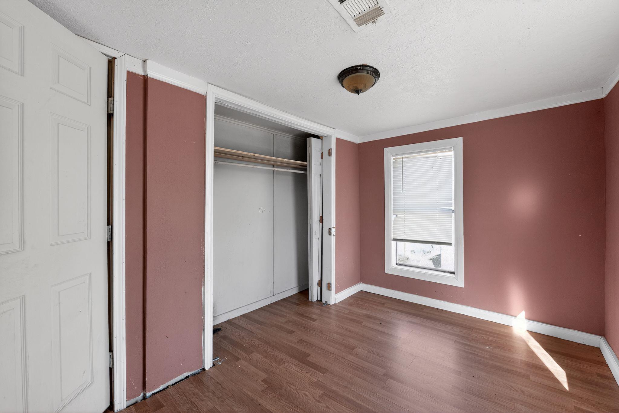 706 W 5th St, Hearne, TX 77859