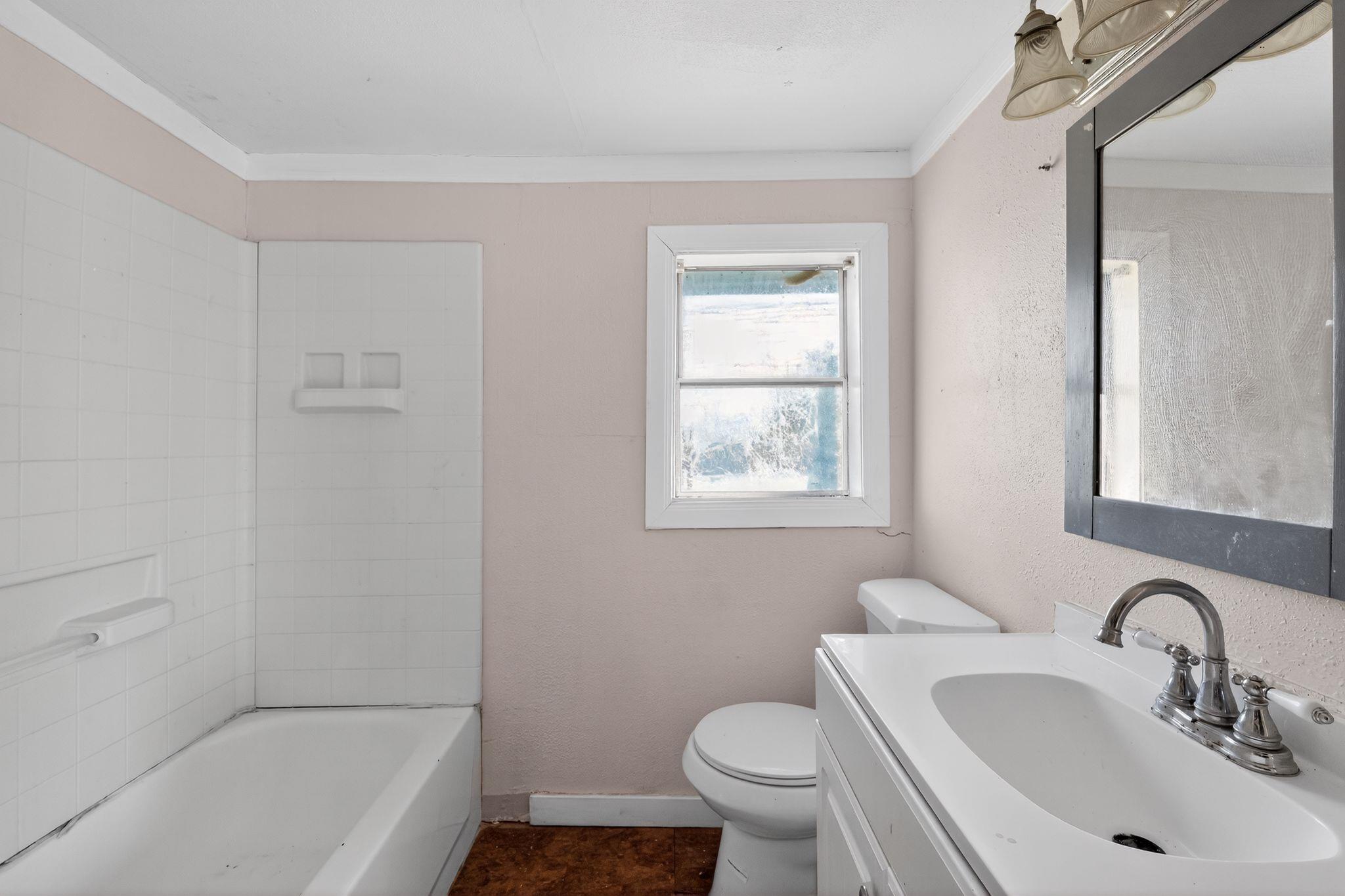 706 W 5th St, Hearne, TX 77859