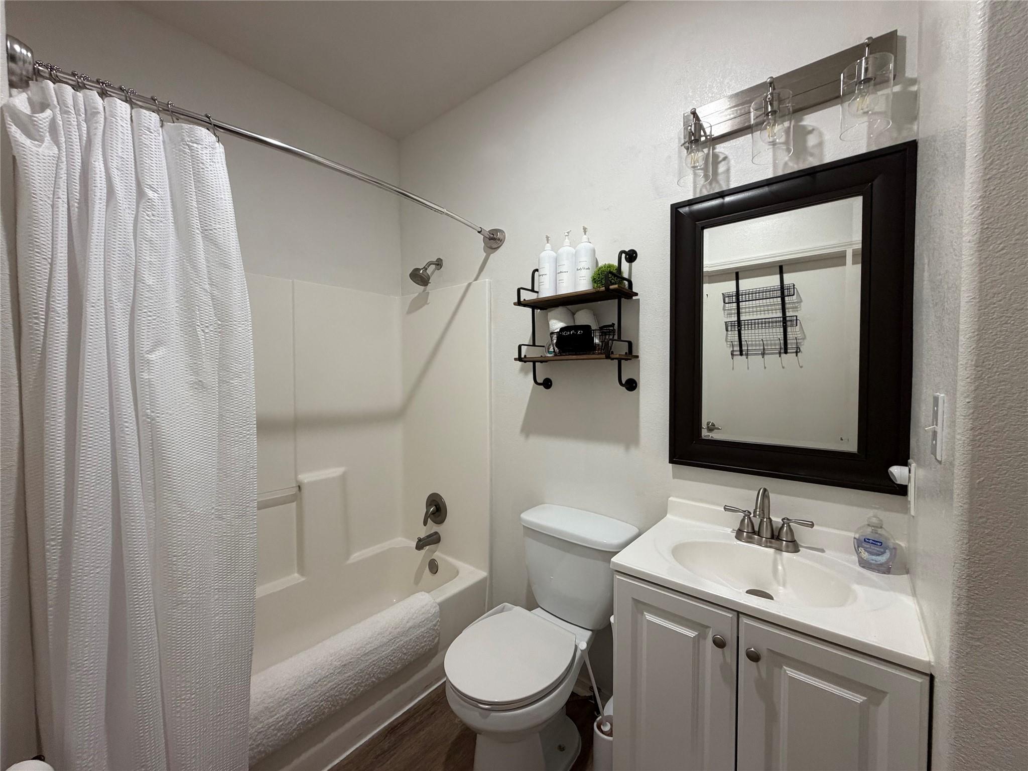 205 Woodridge, Canyon Lake, TX 78133