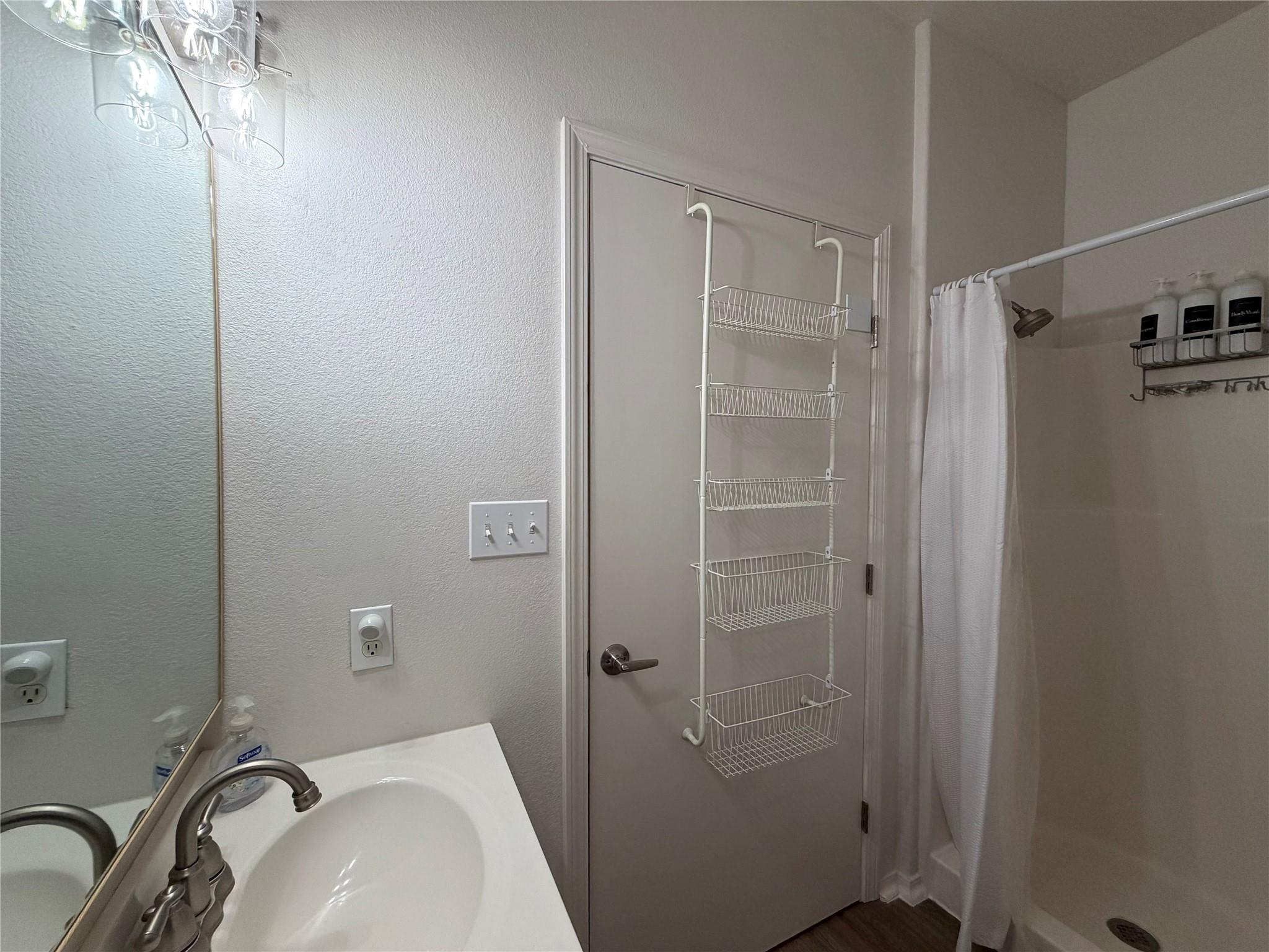 205 Woodridge, Canyon Lake, TX 78133