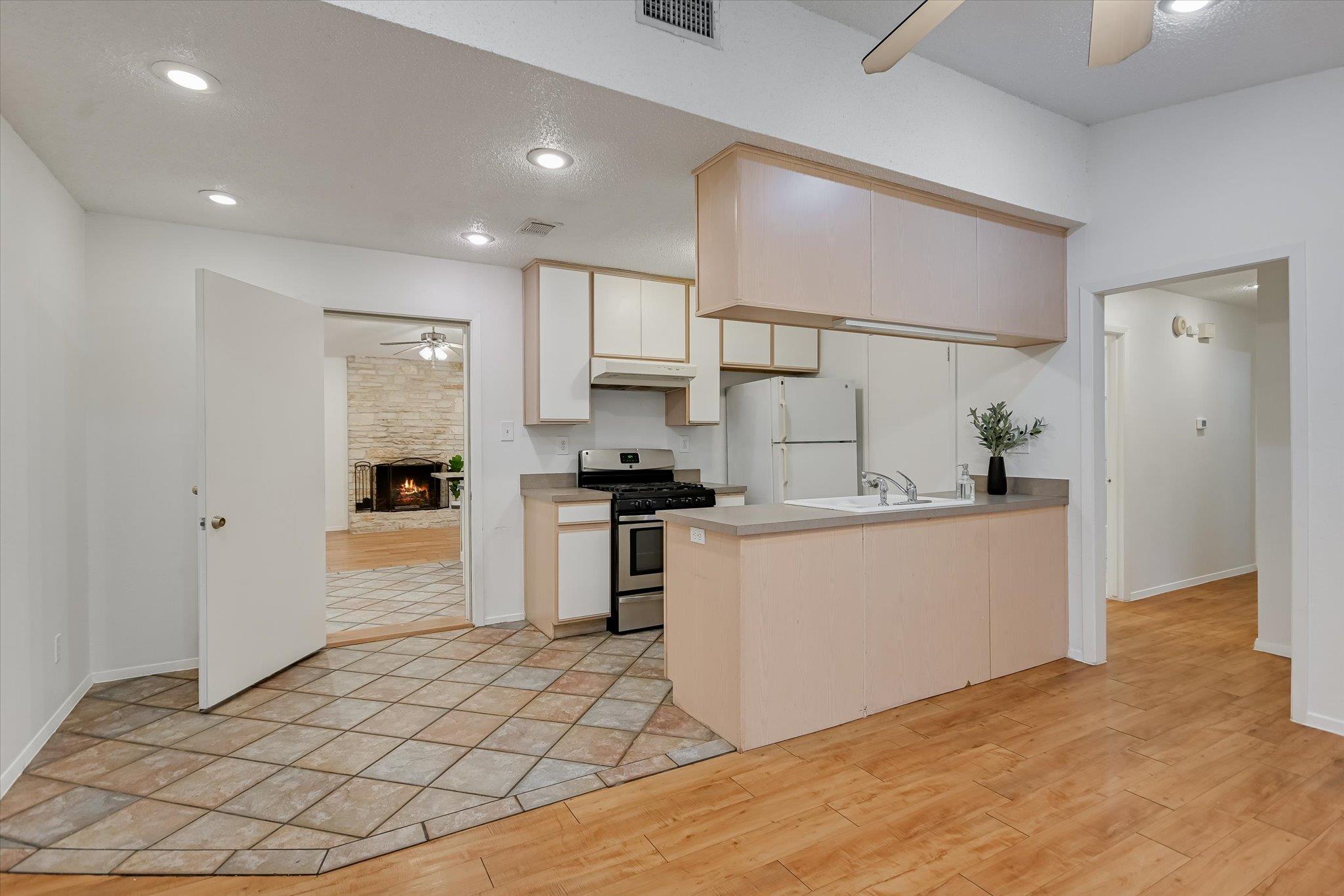 3207 Eanes Cir # B, Austin, TX 78746