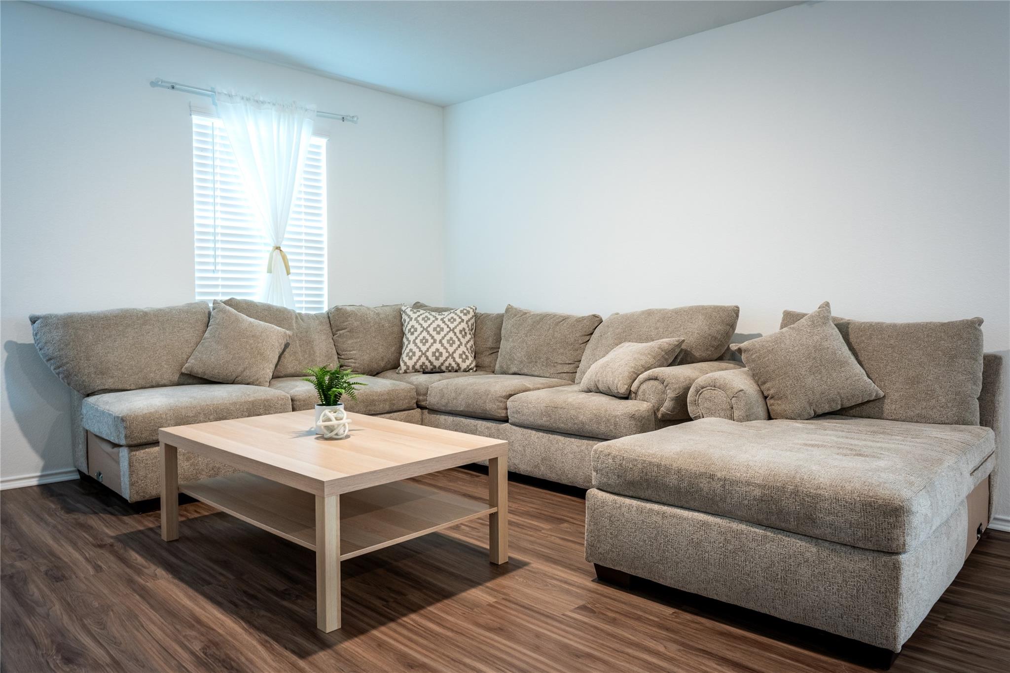 406 Halfmoon Dr, Lockhart, TX 78644