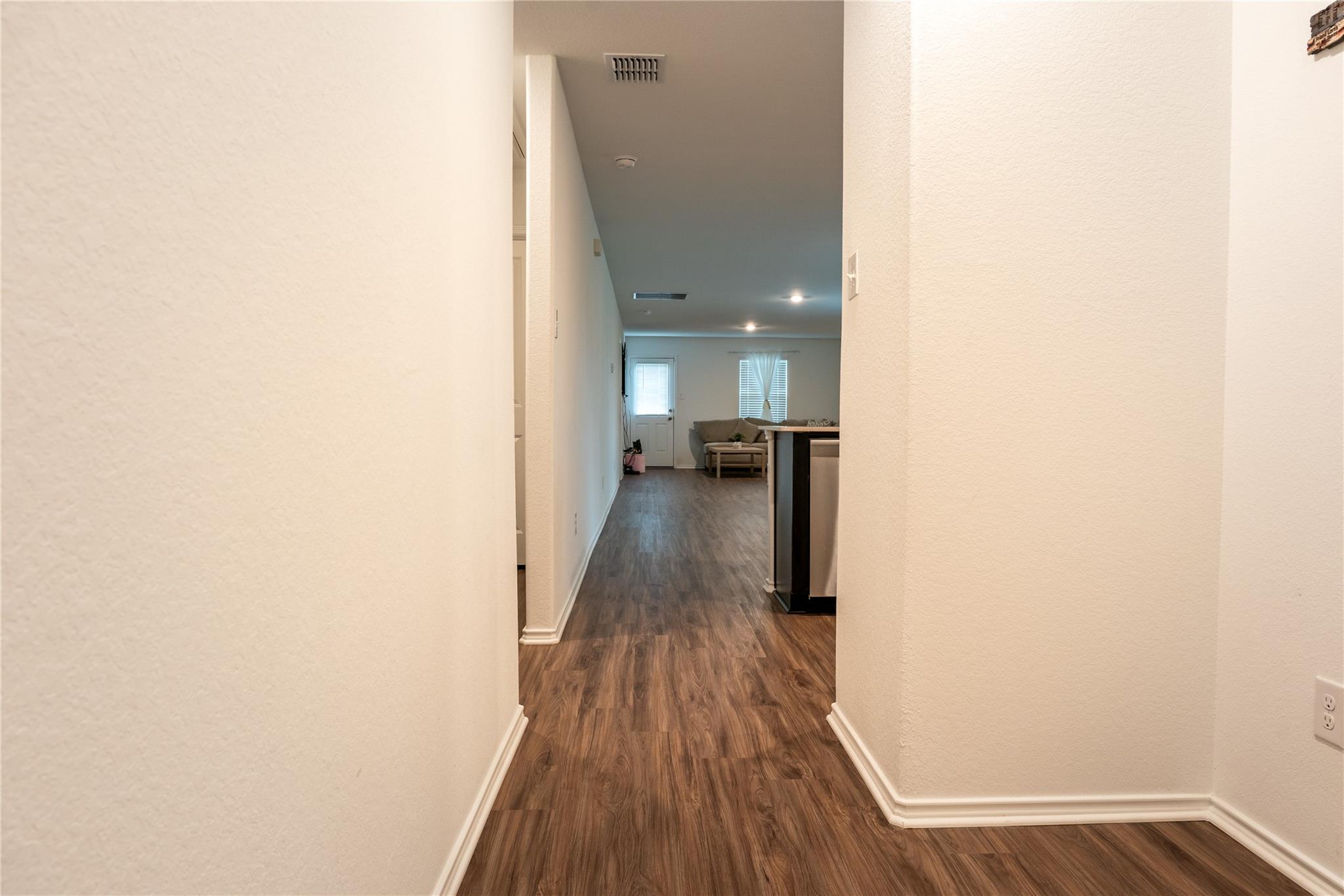 406 Halfmoon Dr, Lockhart, TX 78644