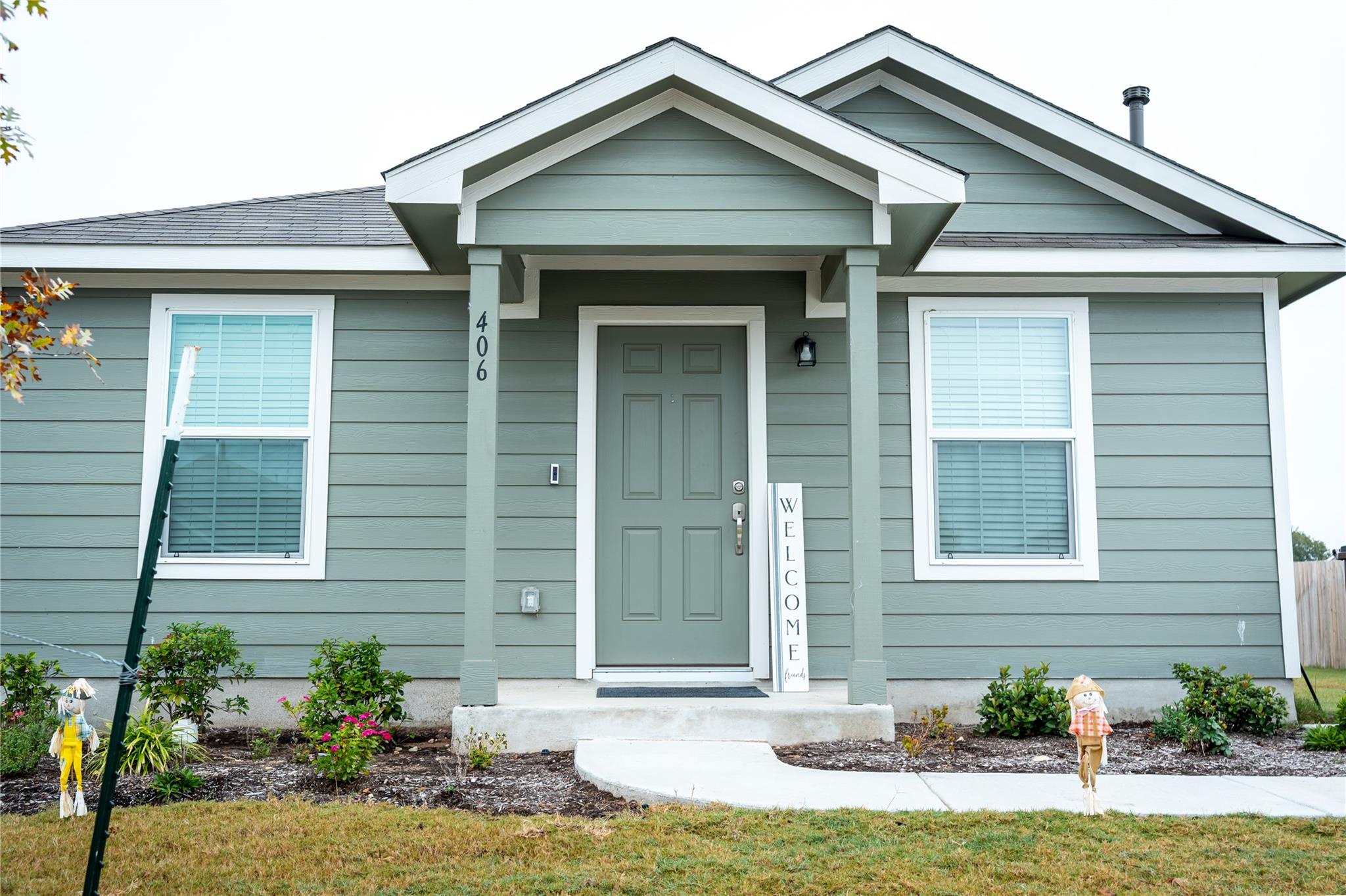 406 Halfmoon Dr, Lockhart, TX 78644