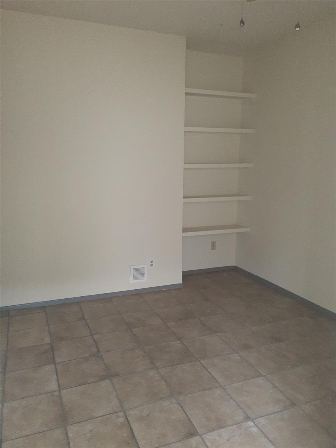 4411 Guadalupe St # 9, Austin, TX 78751