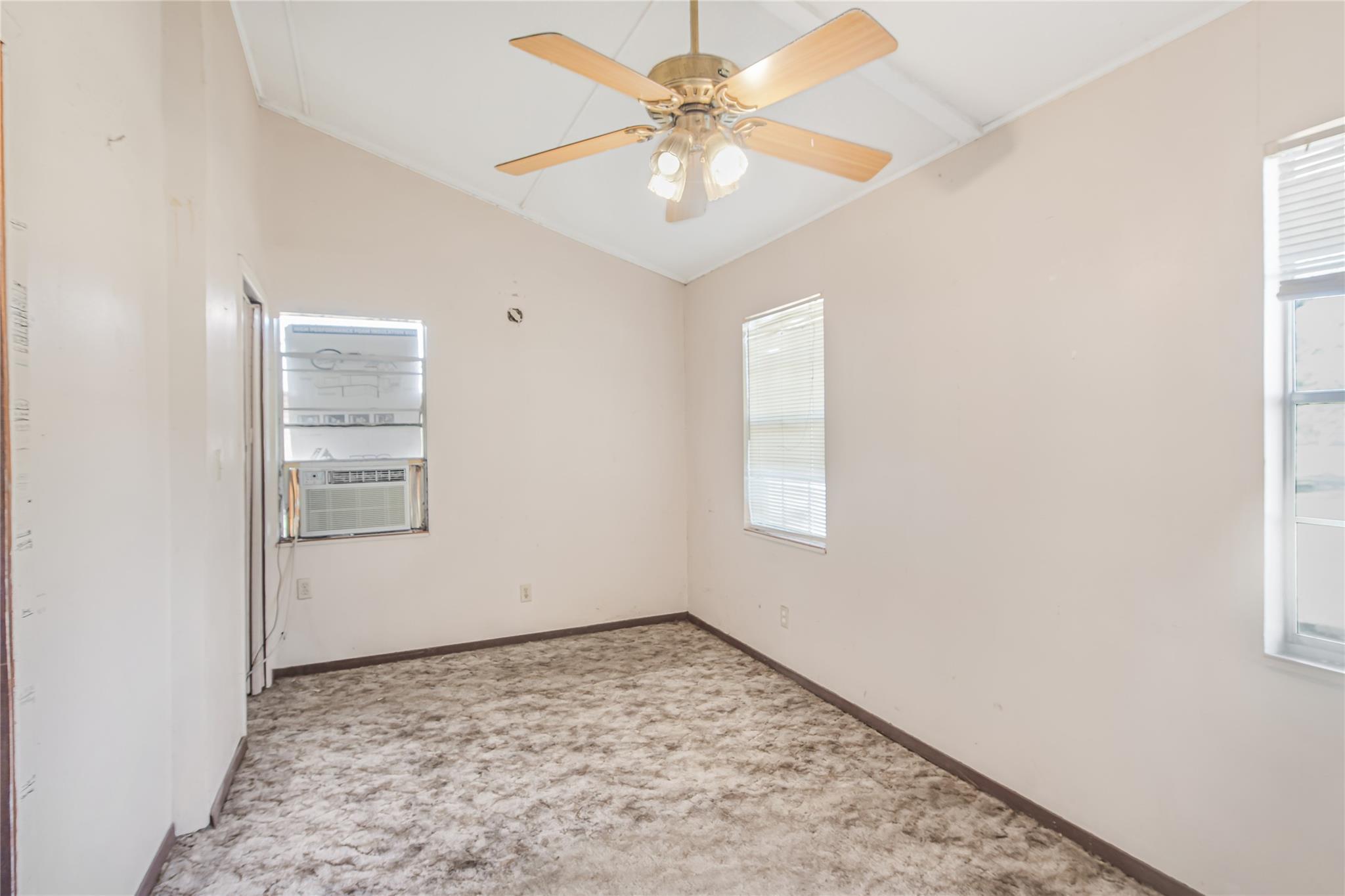 103 Leaning Oaks St, Somerville, TX 77879