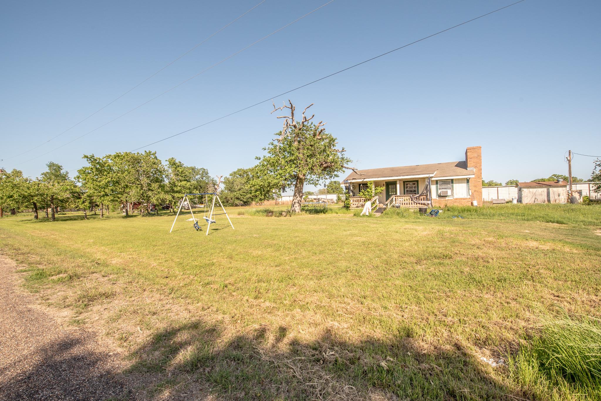 103 Leaning Oaks St, Somerville, TX 77879