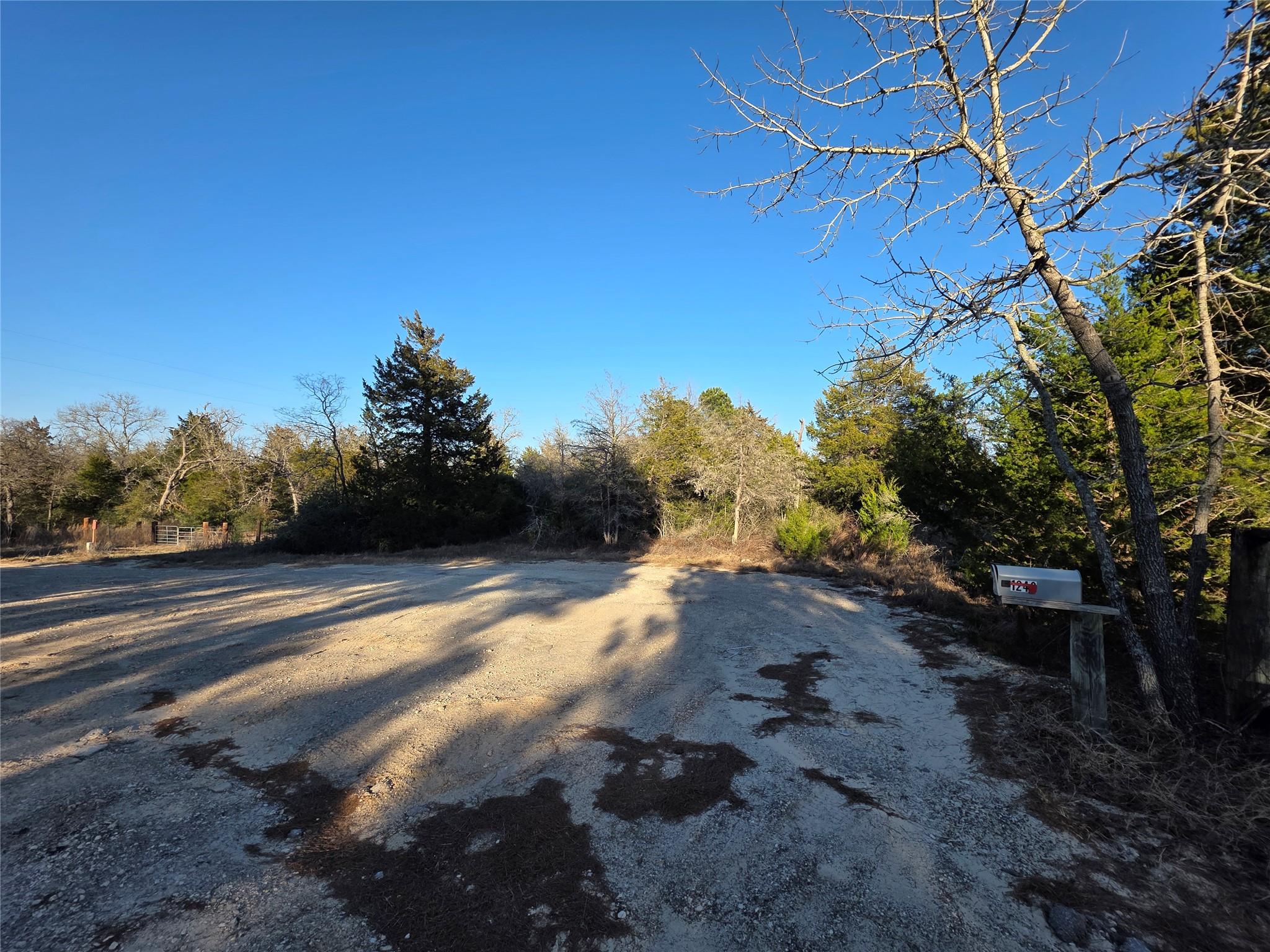 1241 Scenic Vw, Lexington, TX 78947