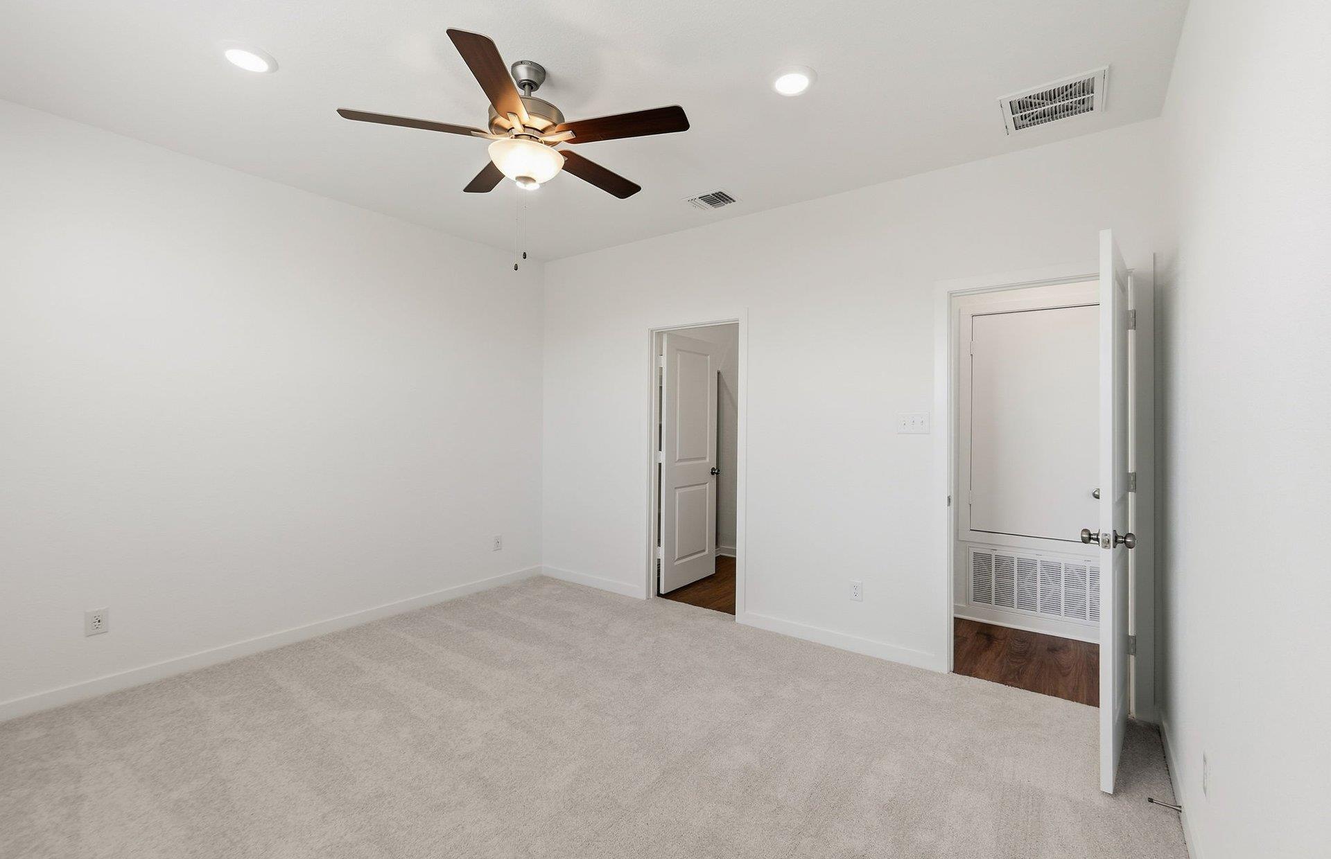 174 Green Berets Bnd, Jarrell, TX 76537