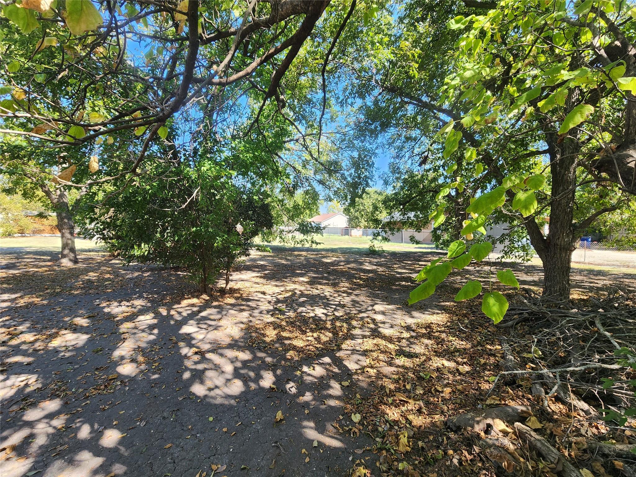 303 E Wolf St, Granger, TX 76530