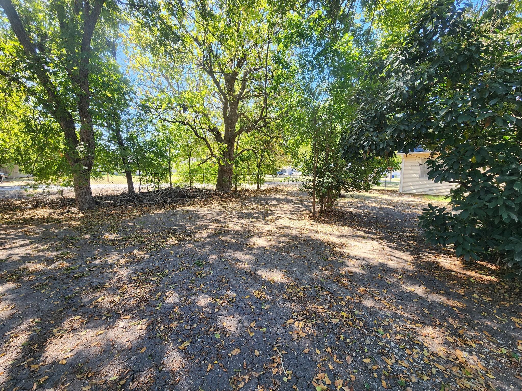 303 E Wolf St, Granger, TX 76530