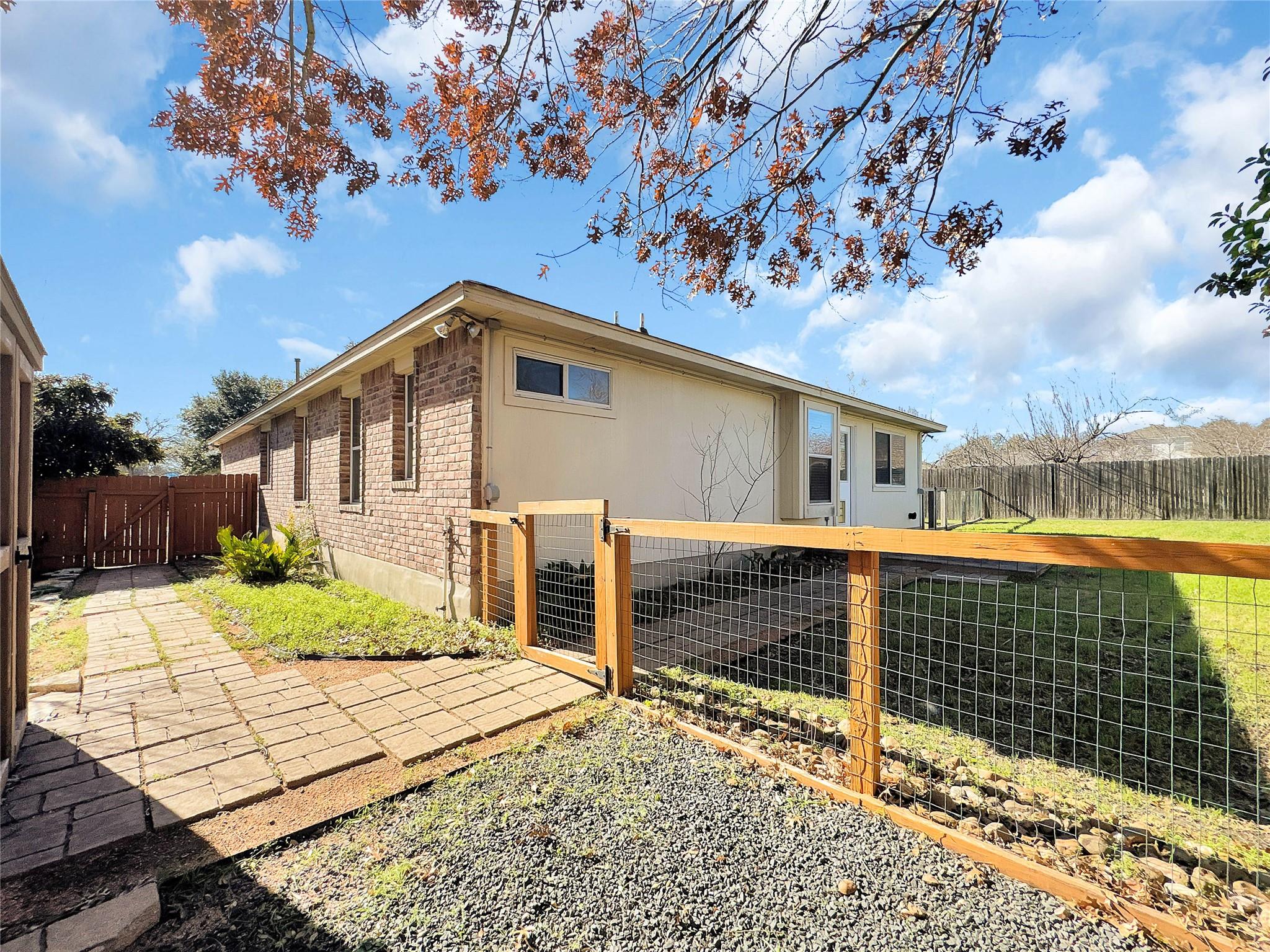 1032 Tudor House Rd, Pflugerville, TX 78660