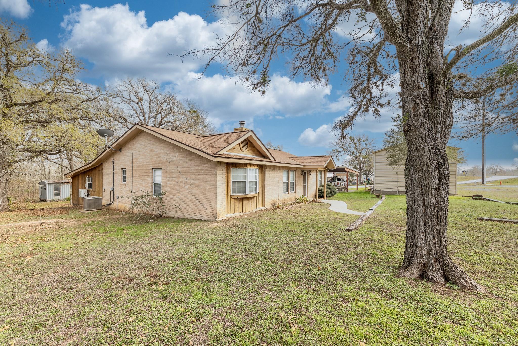 21 N CR 235, Gonzales, TX 78629