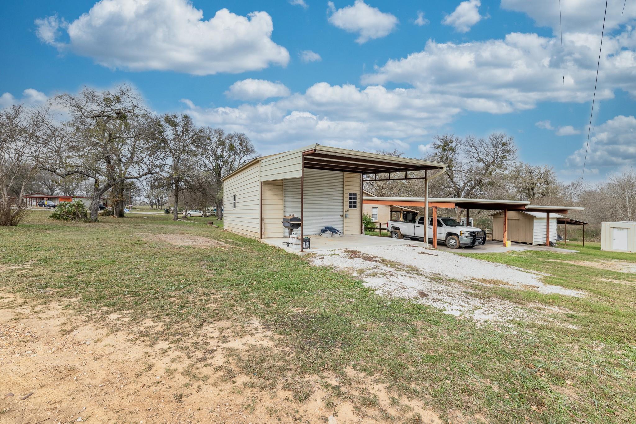 21 N CR 235, Gonzales, TX 78629
