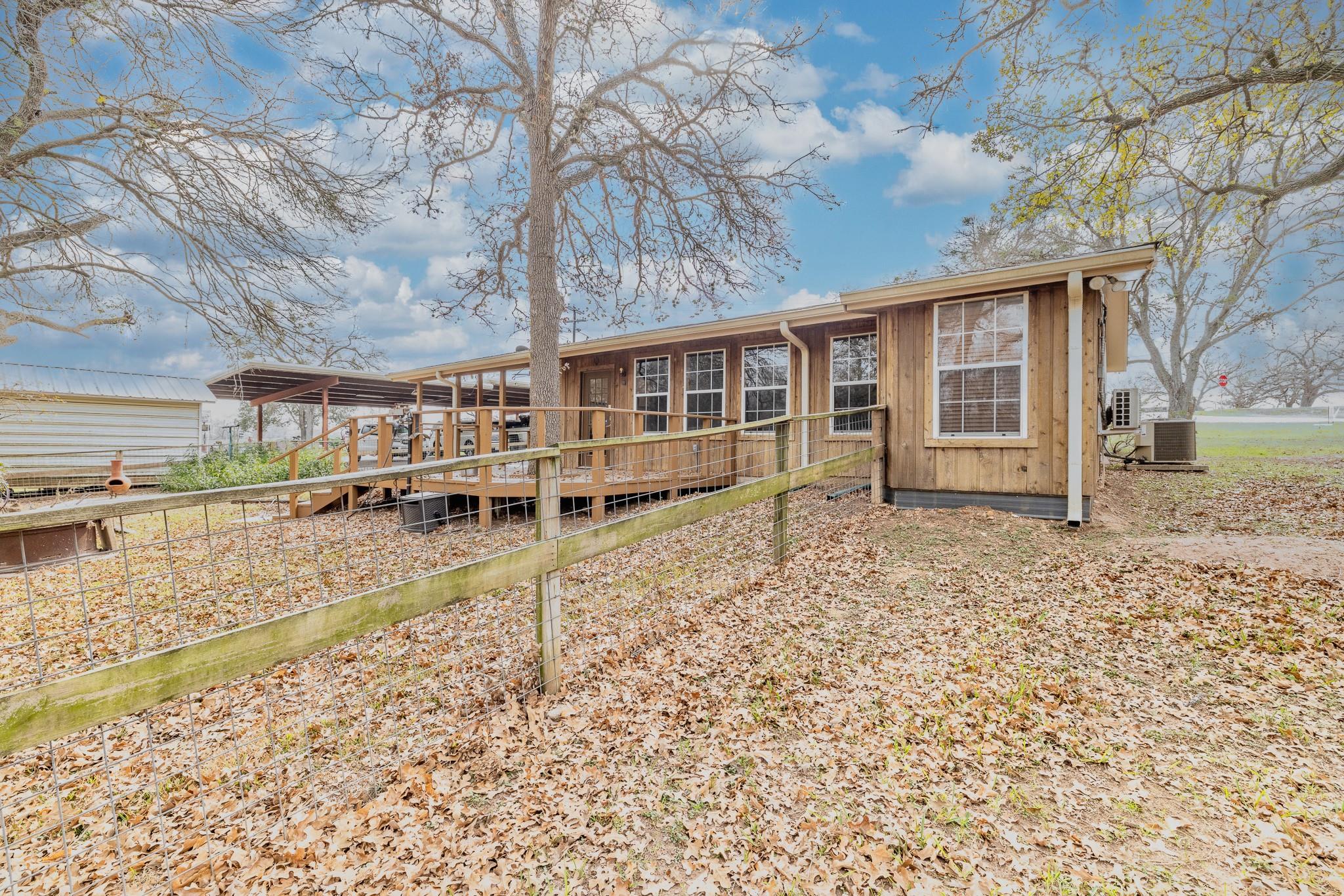 21 N CR 235, Gonzales, TX 78629