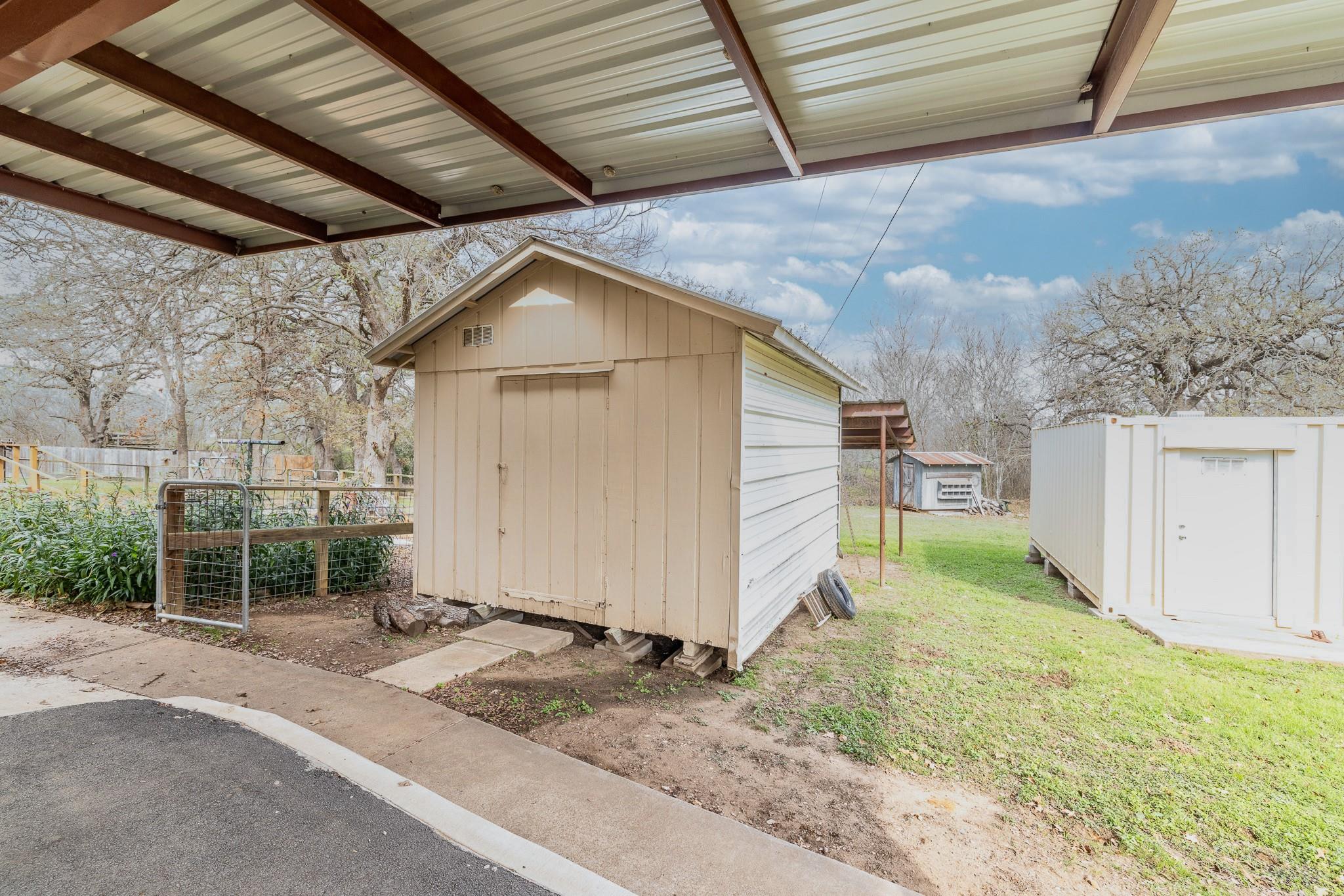 21 N CR 235, Gonzales, TX 78629