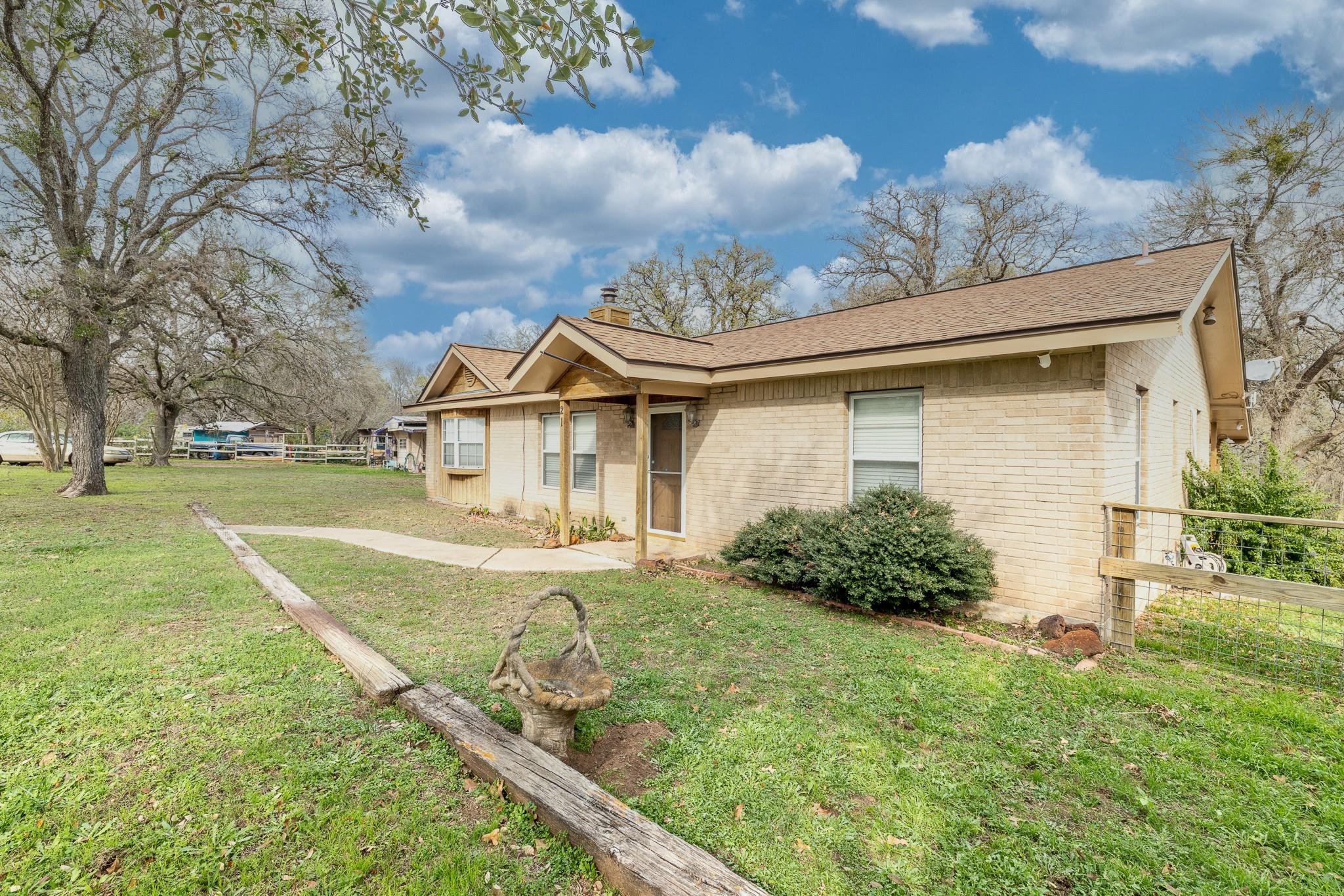 21 N CR 235, Gonzales, TX 78629