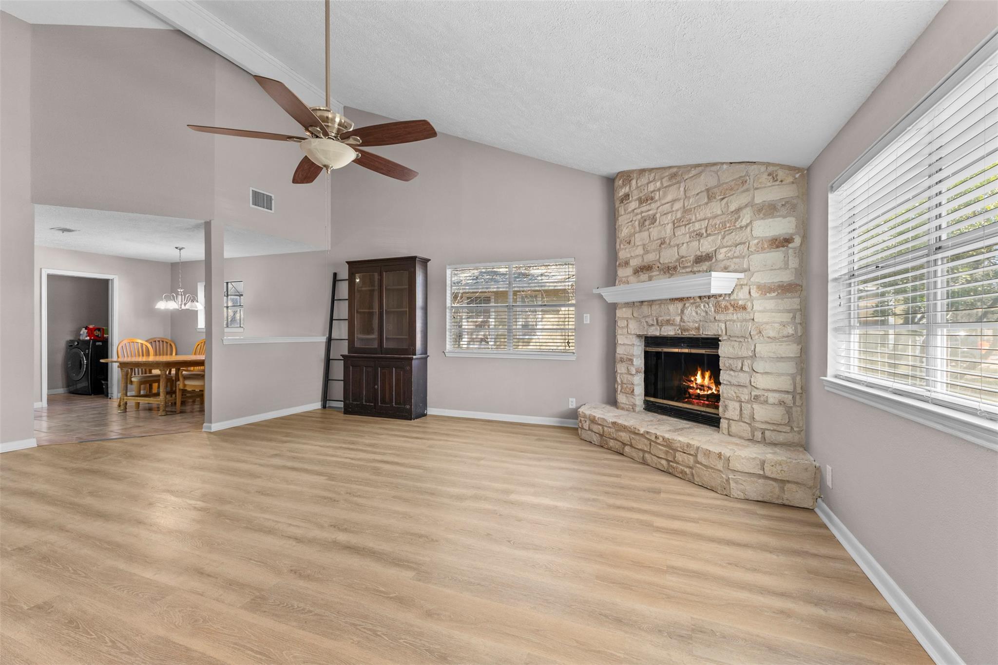 102 N Austin St, Buda, TX 78610