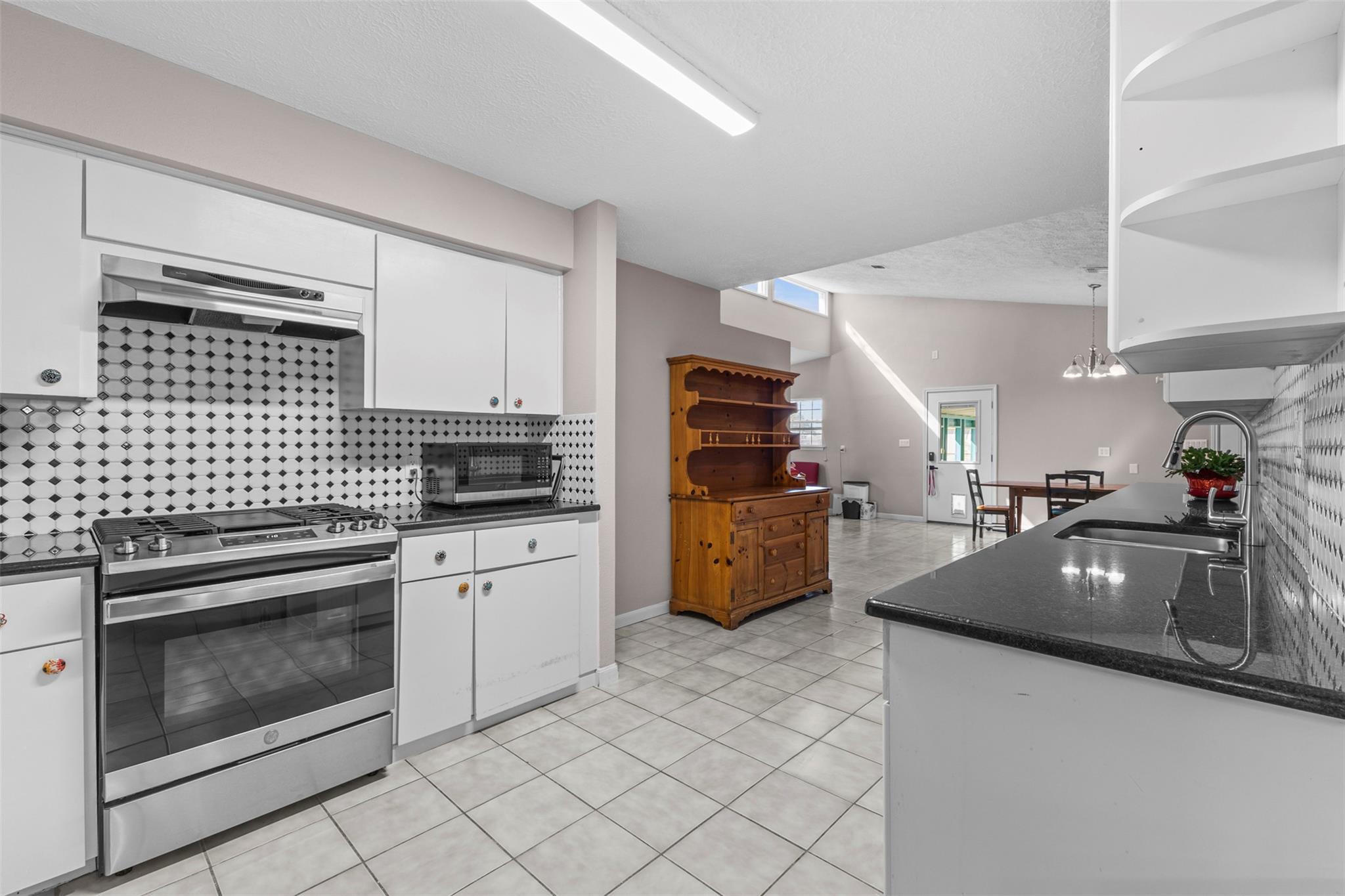 102 N Austin St, Buda, TX 78610