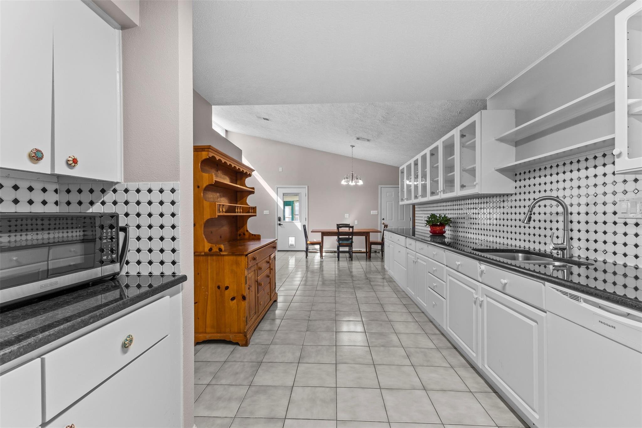 102 N Austin St, Buda, TX 78610