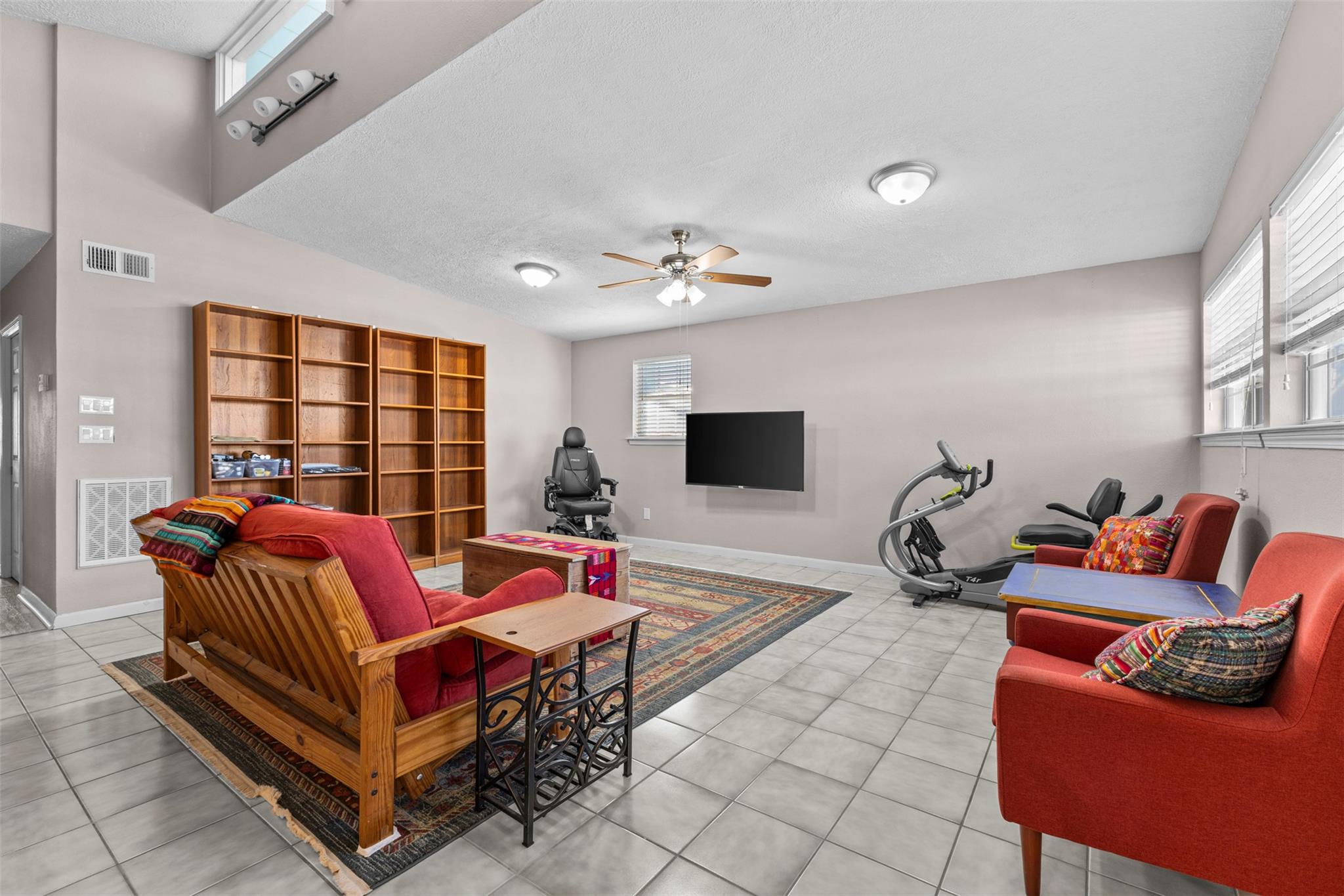 102 N Austin St, Buda, TX 78610