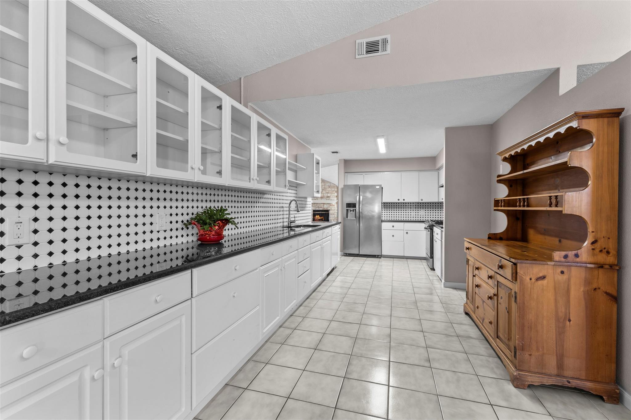 102 N Austin St, Buda, TX 78610