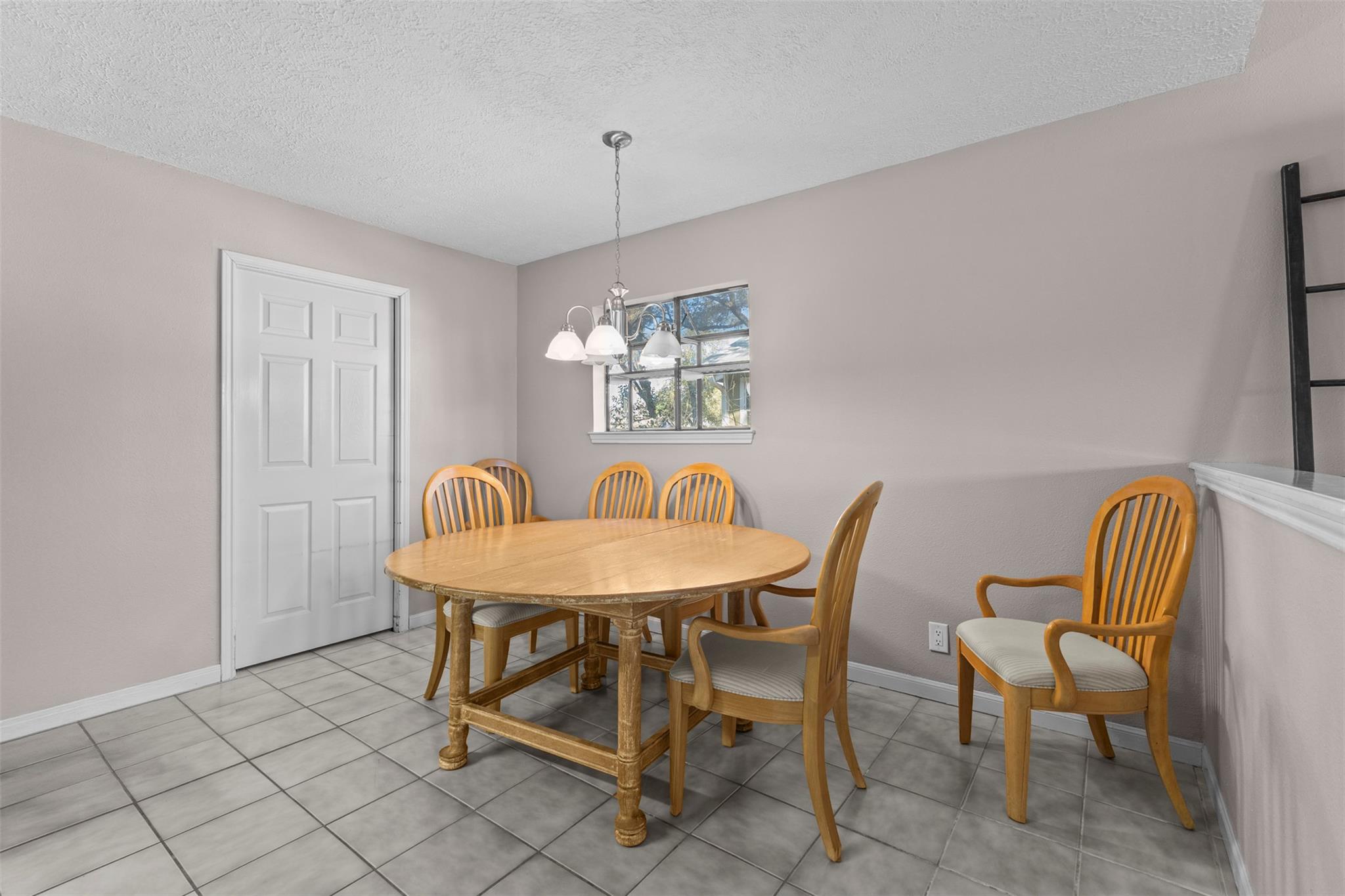 102 N Austin St, Buda, TX 78610