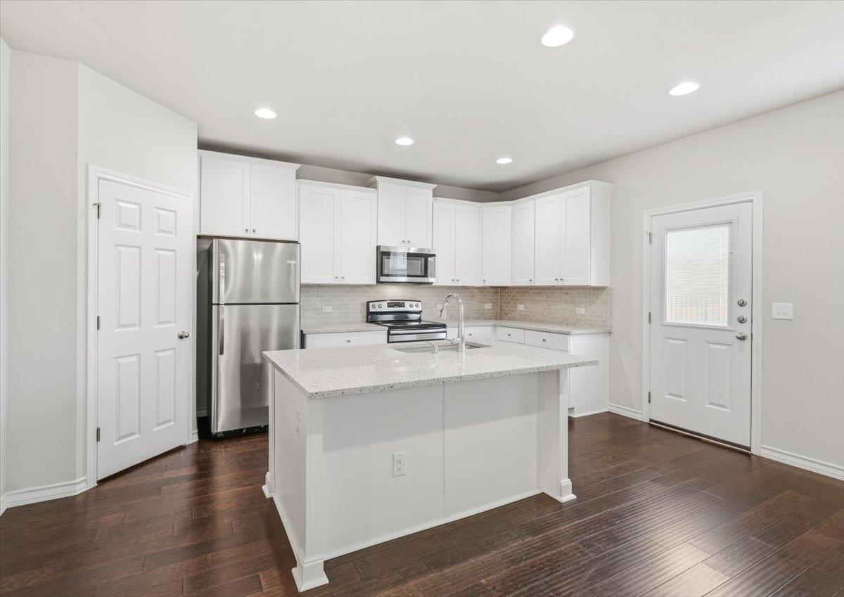 704 Aliso Trl, Leander, TX 78641