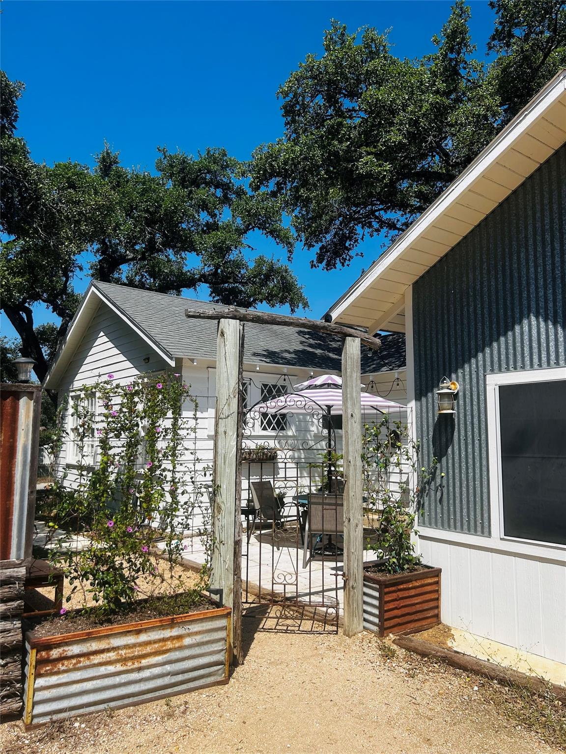 602 Old Fitzhugh Rd # B, Dripping Springs, TX 78620