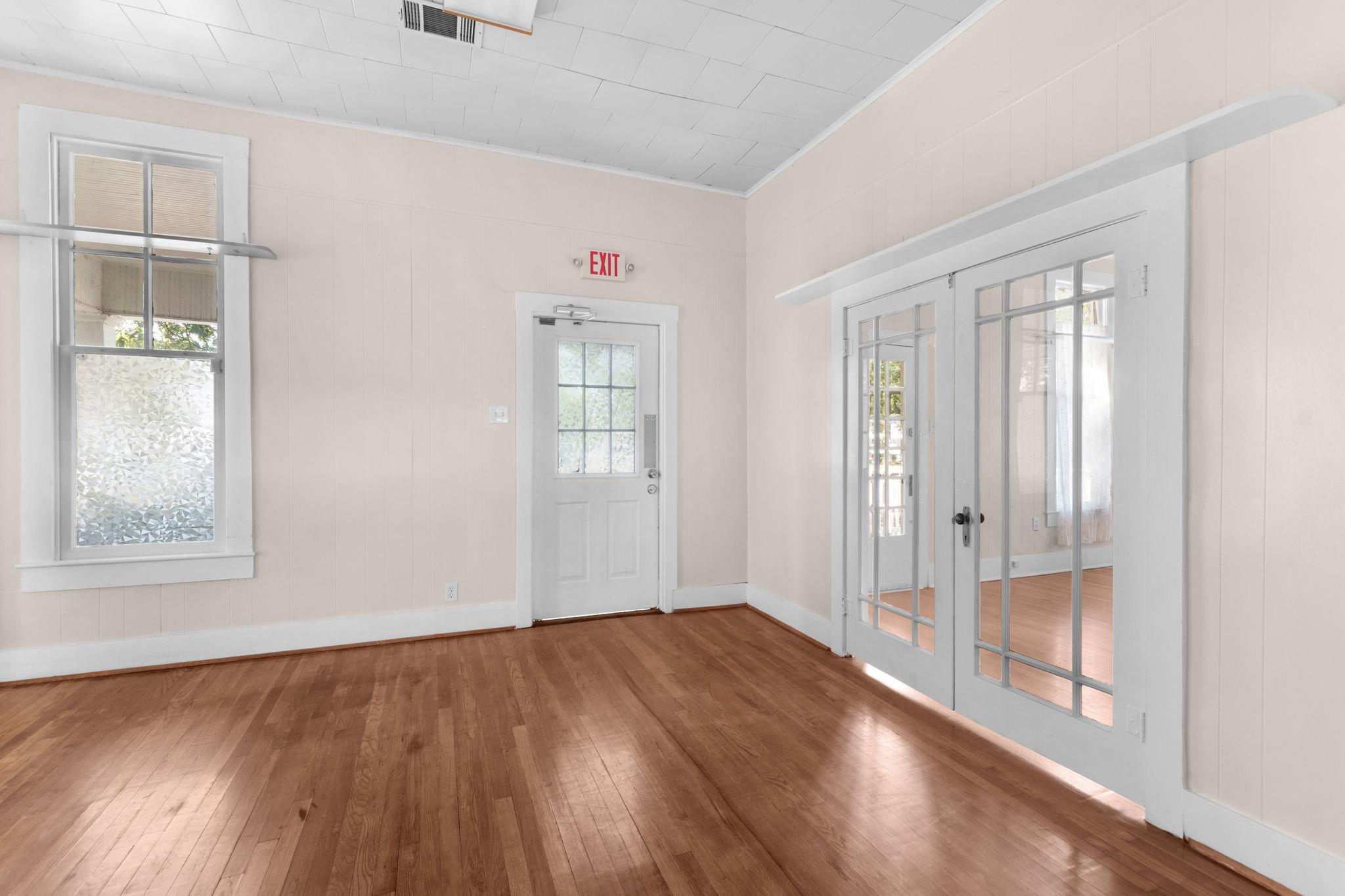 107 W 5th St, Lampasas, TX 76550