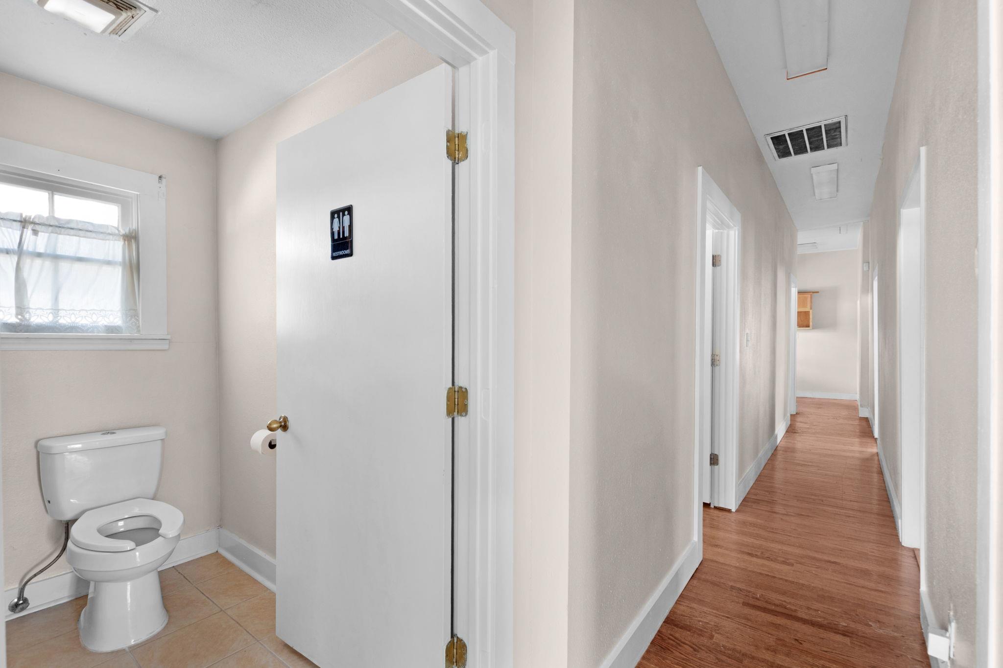 107 W 5th St, Lampasas, TX 76550