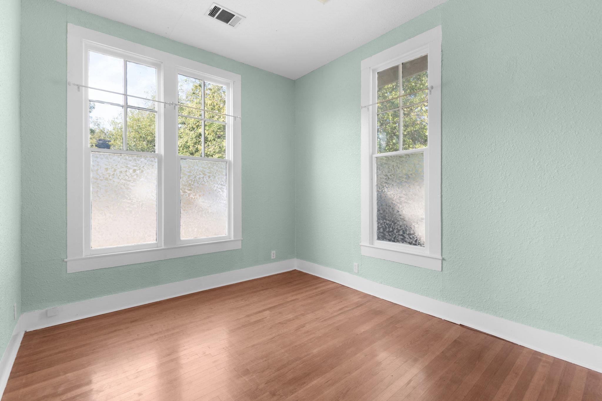 107 W 5th St, Lampasas, TX 76550